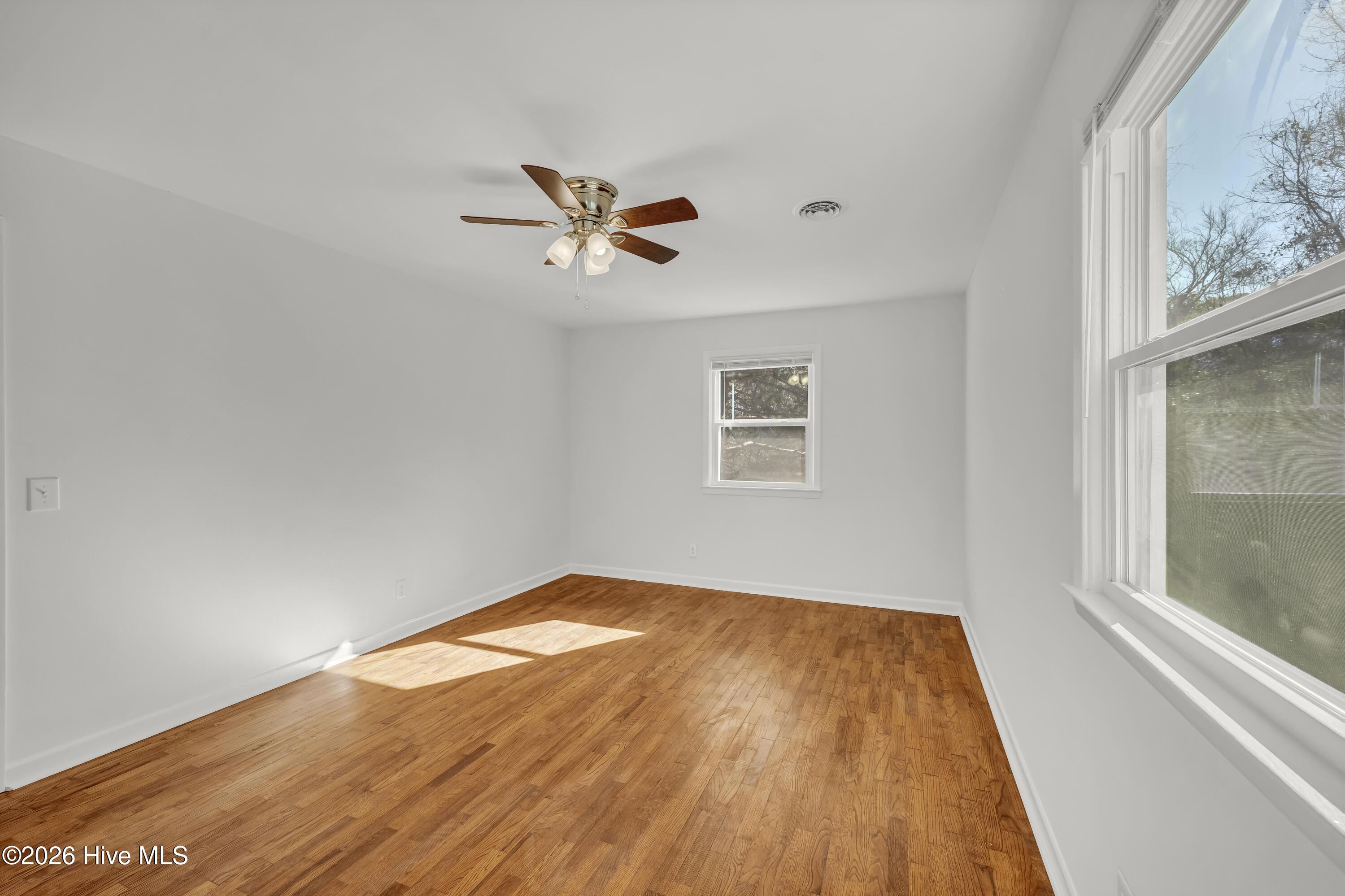 100555312 | Photo 11