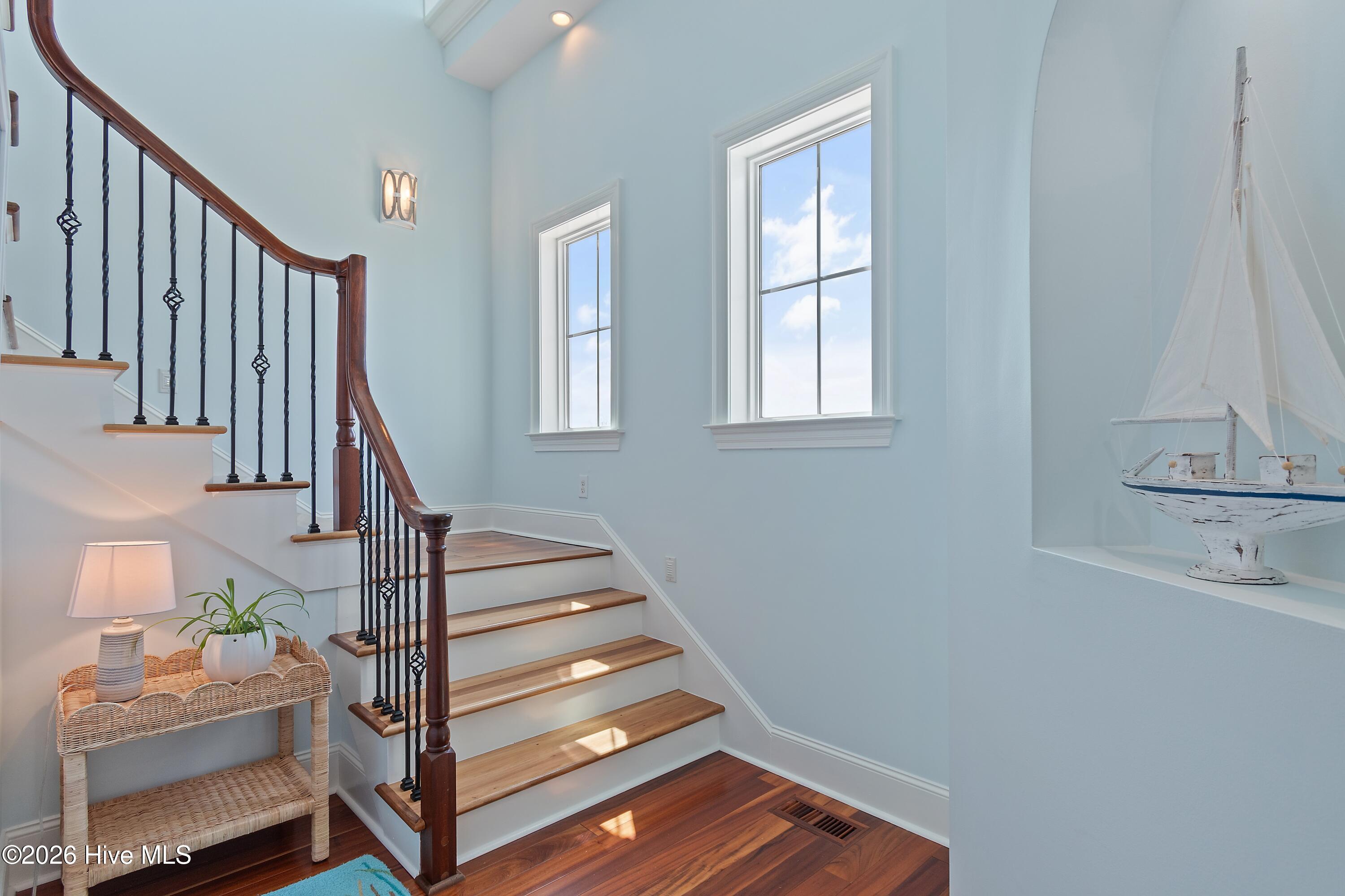 100562772 | Photo 47