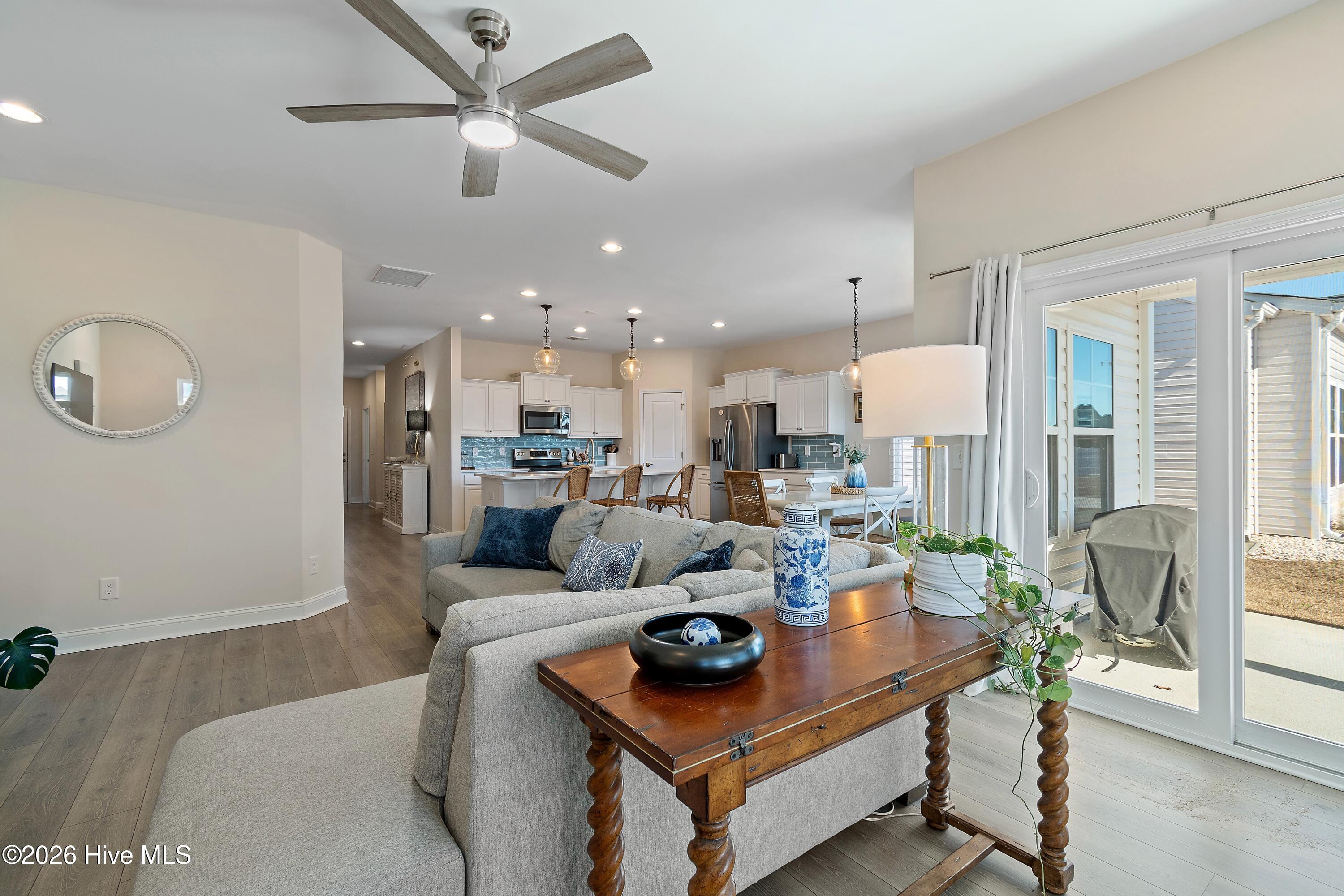 100555351 | Photo 14