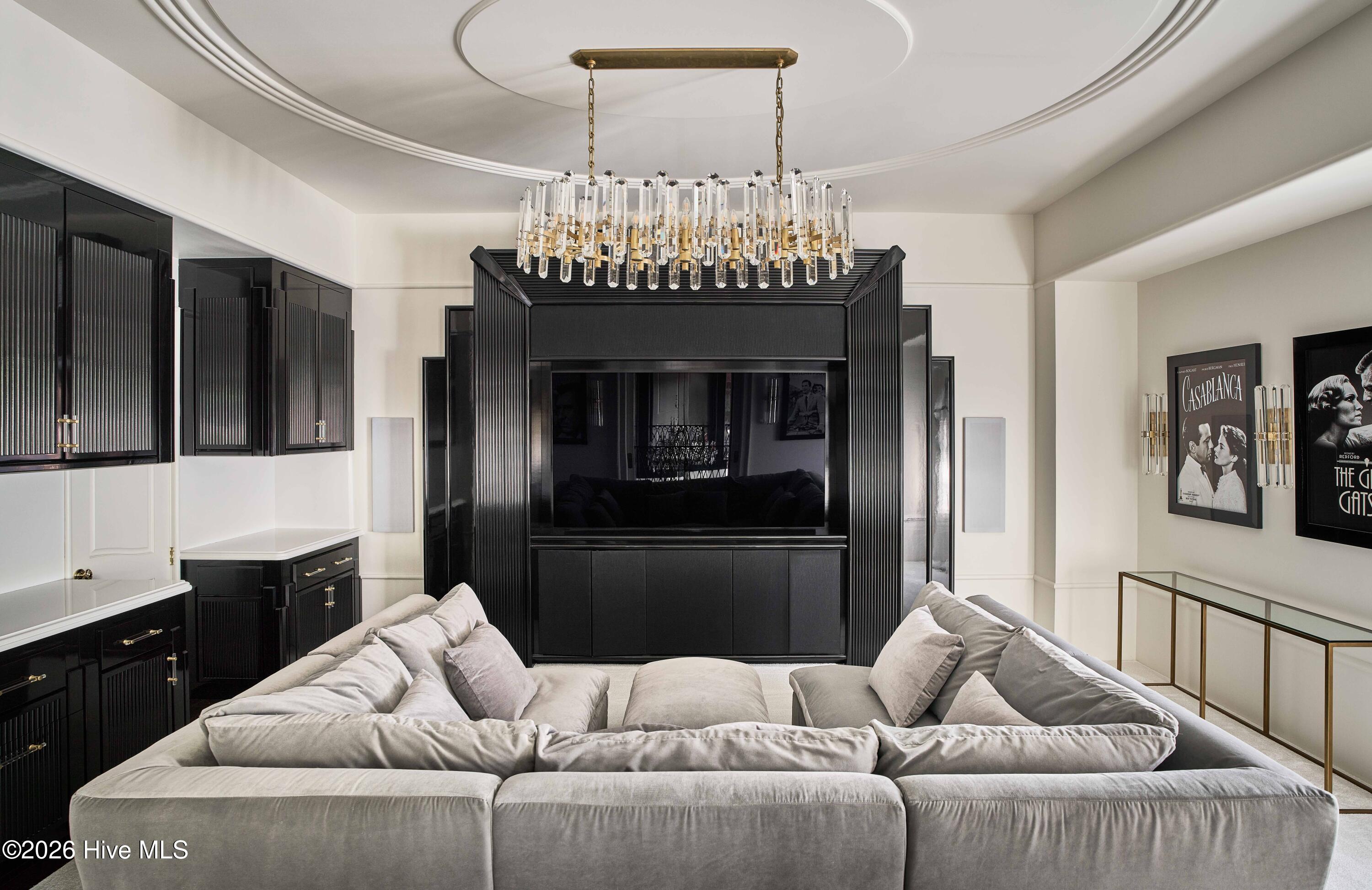 100569177 | Photo 34