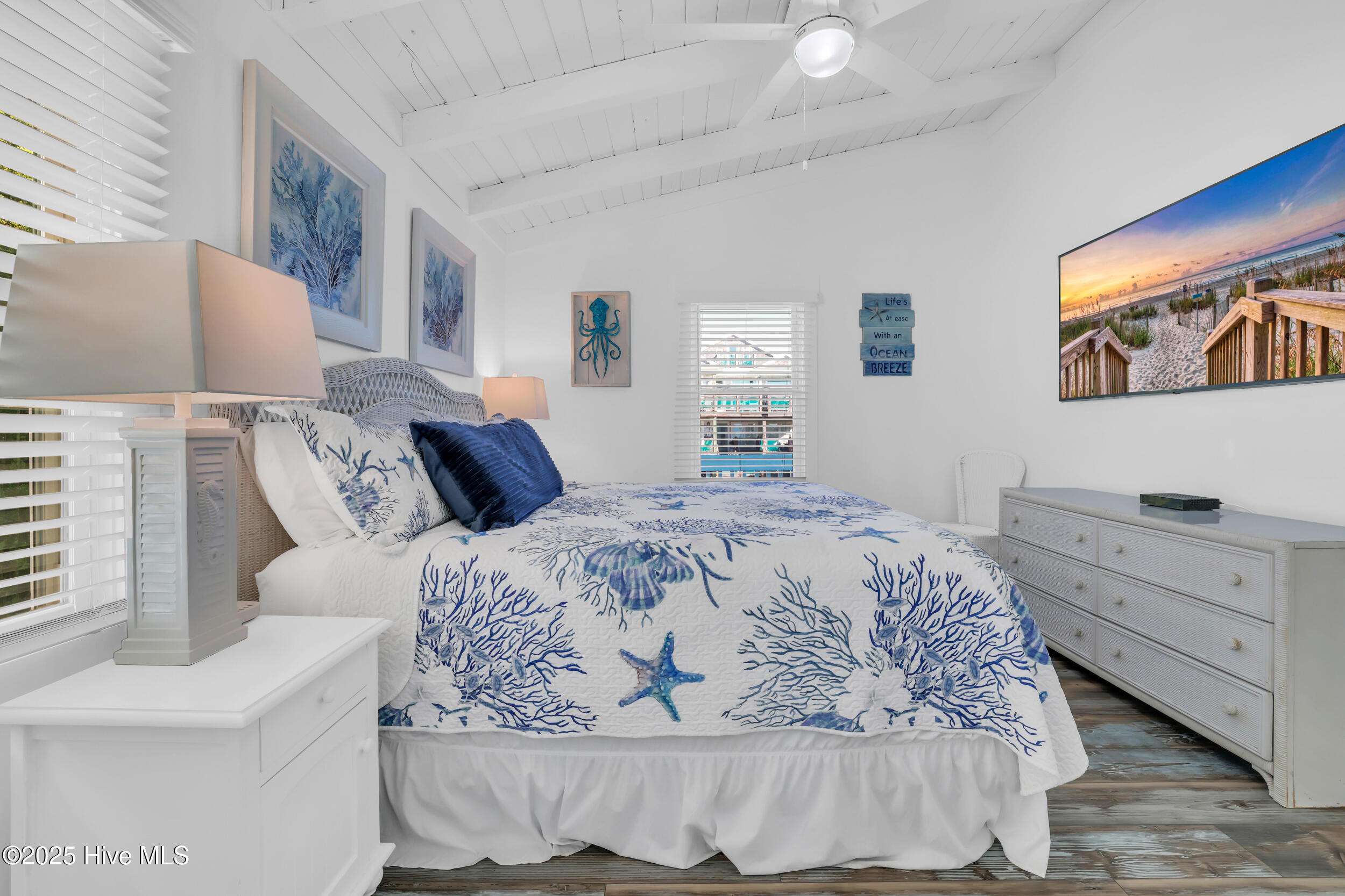 100536286 | Photo 34