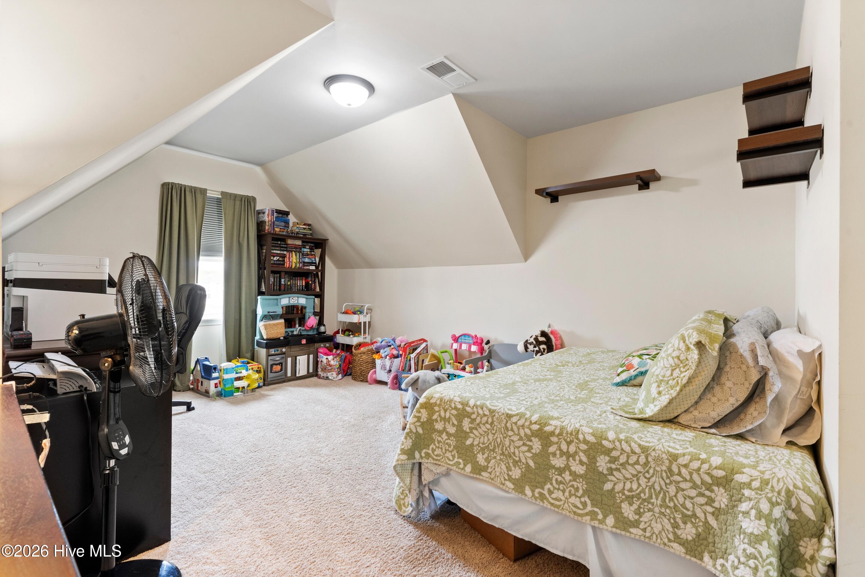 100548782 | Photo 30