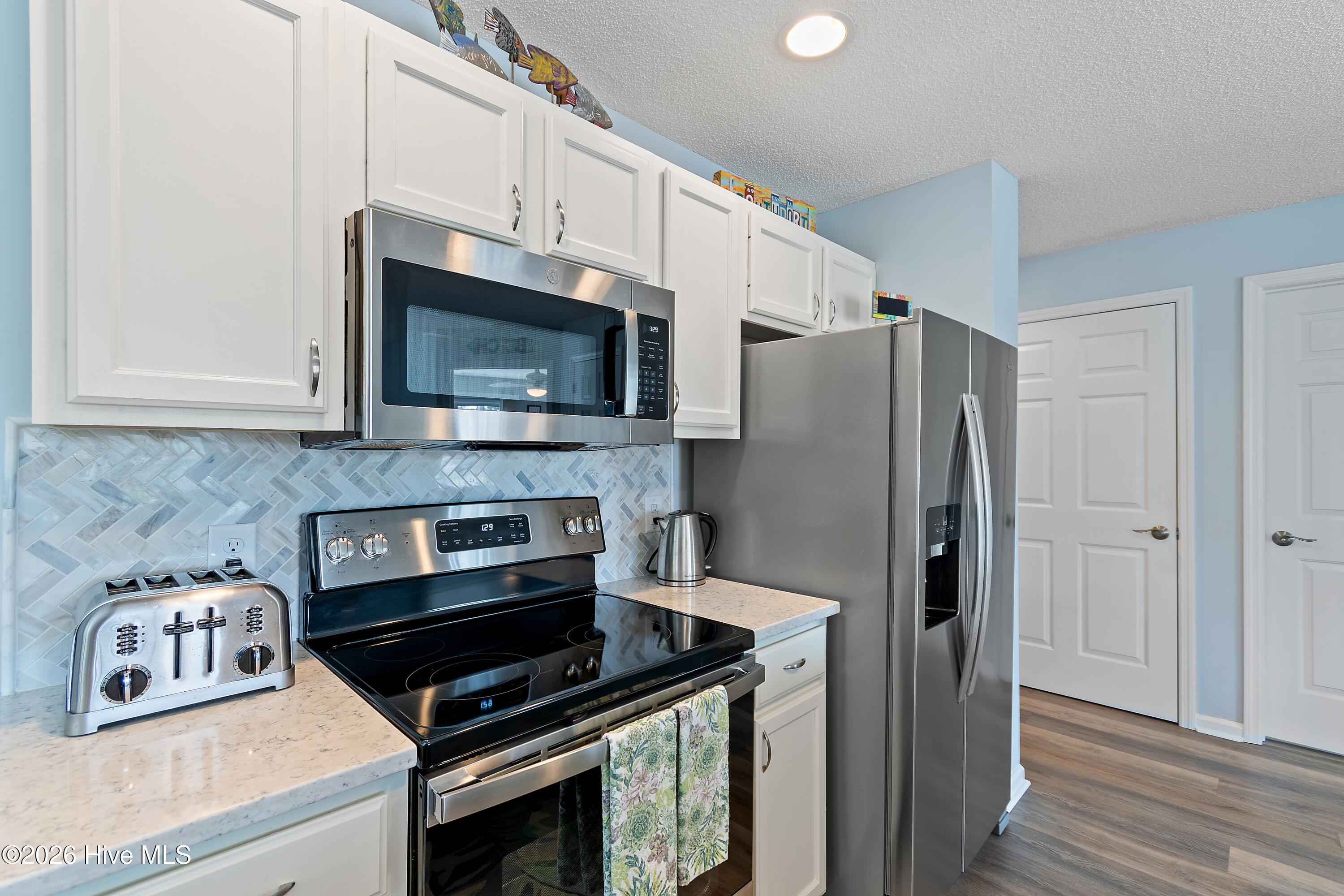 100558329 | Photo 13