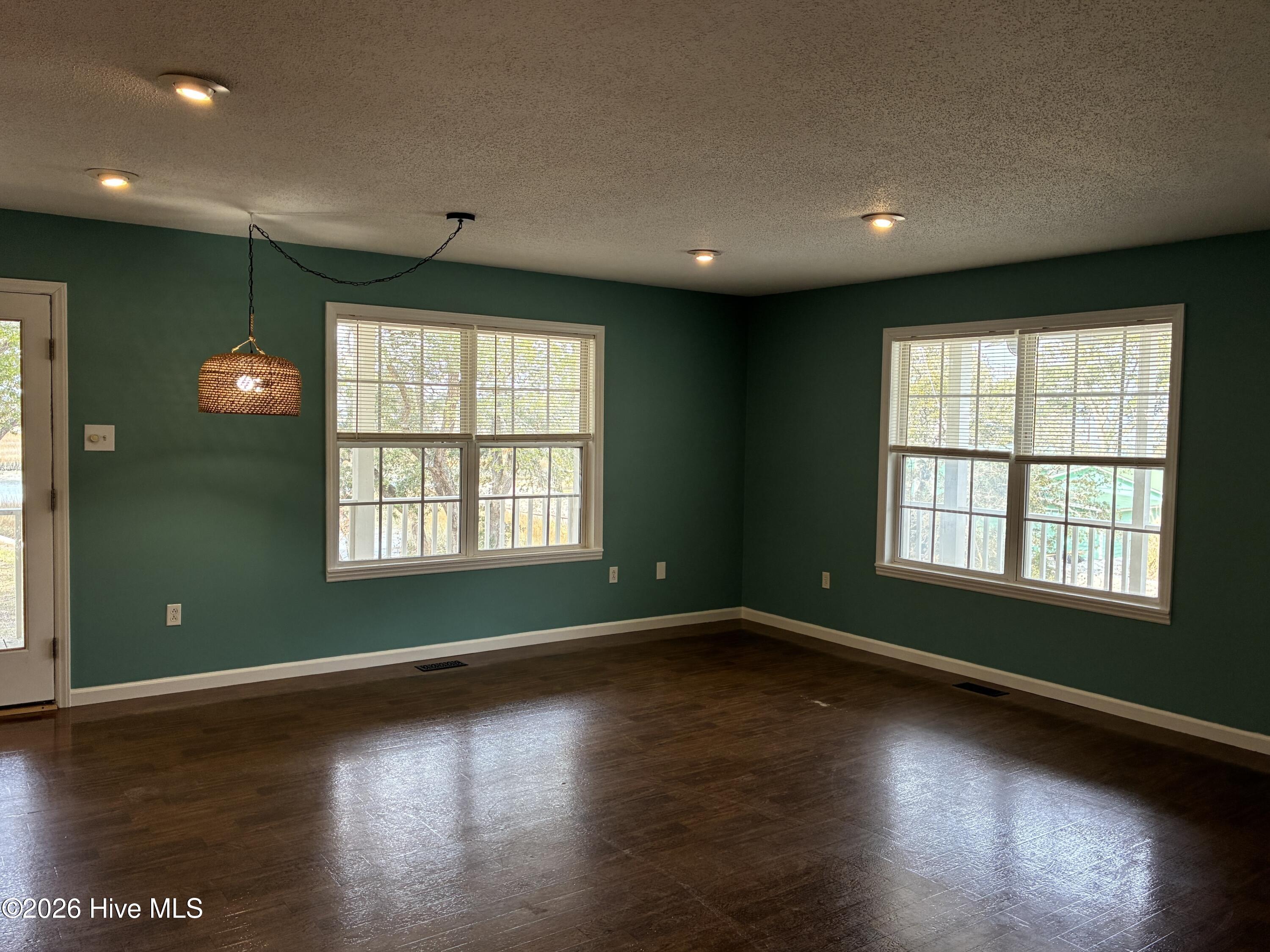 100558750 | Photo 18