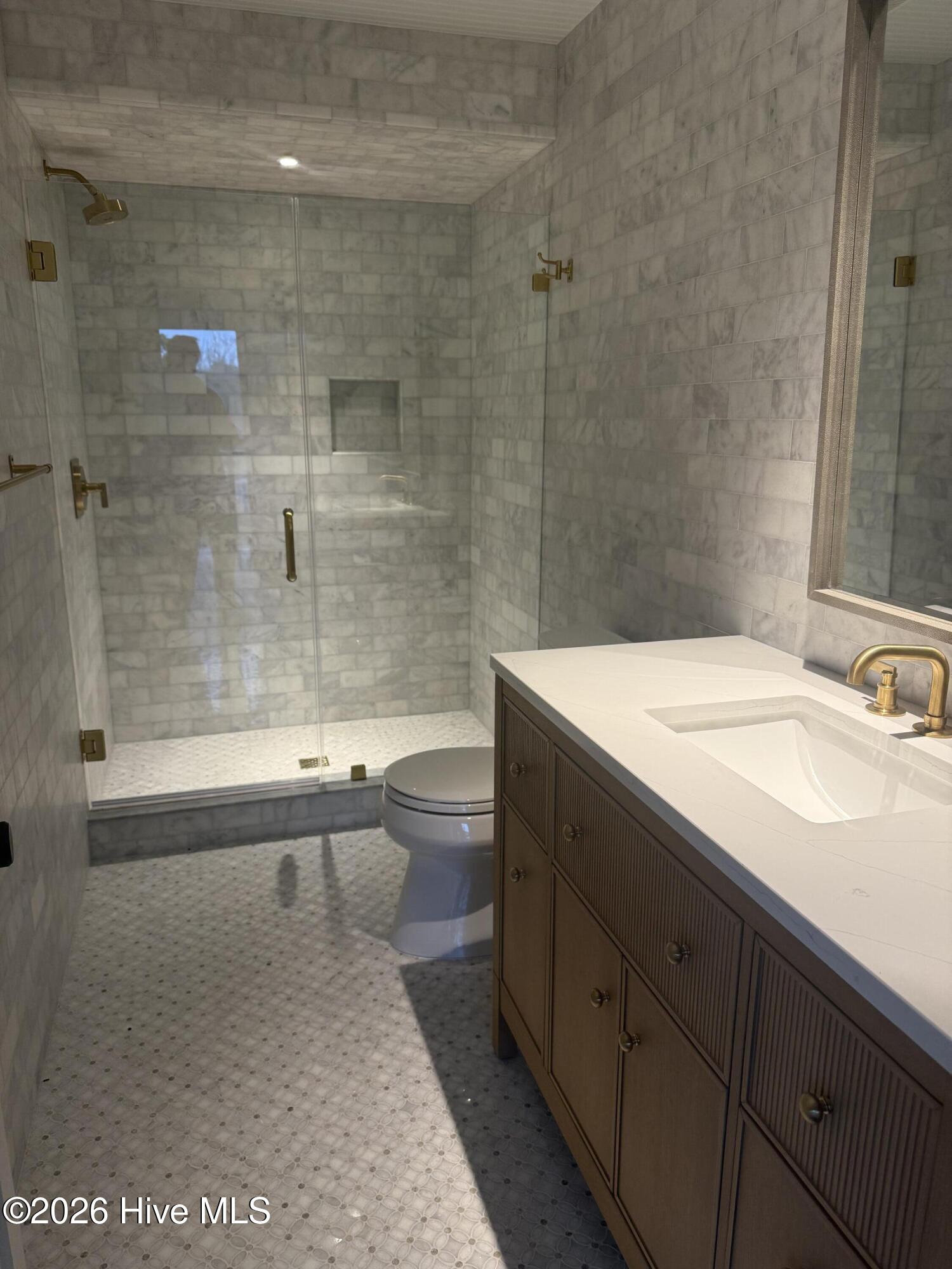 100518193 | Photo 53