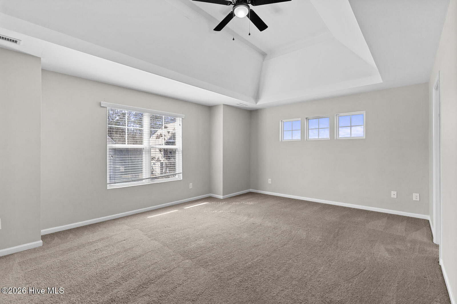 100556898 | Photo 12