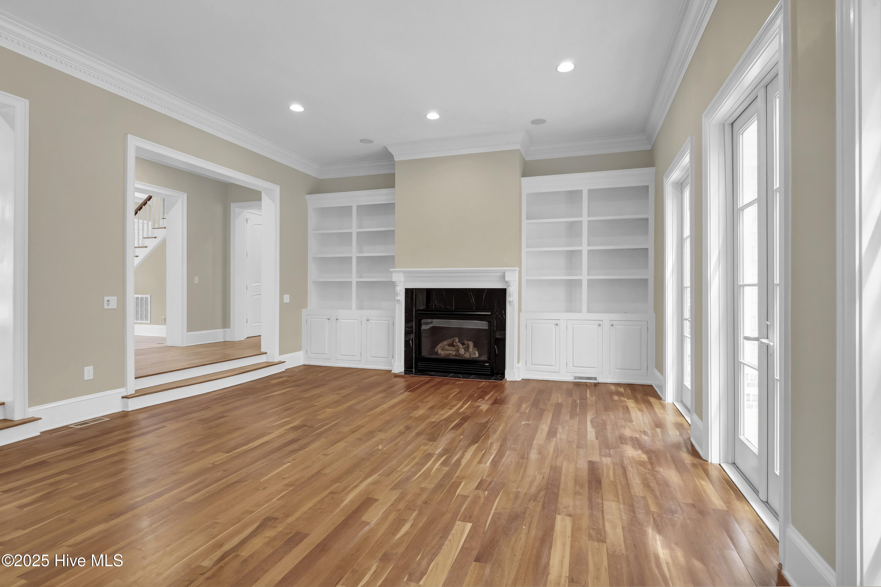 100552605 | Photo 30