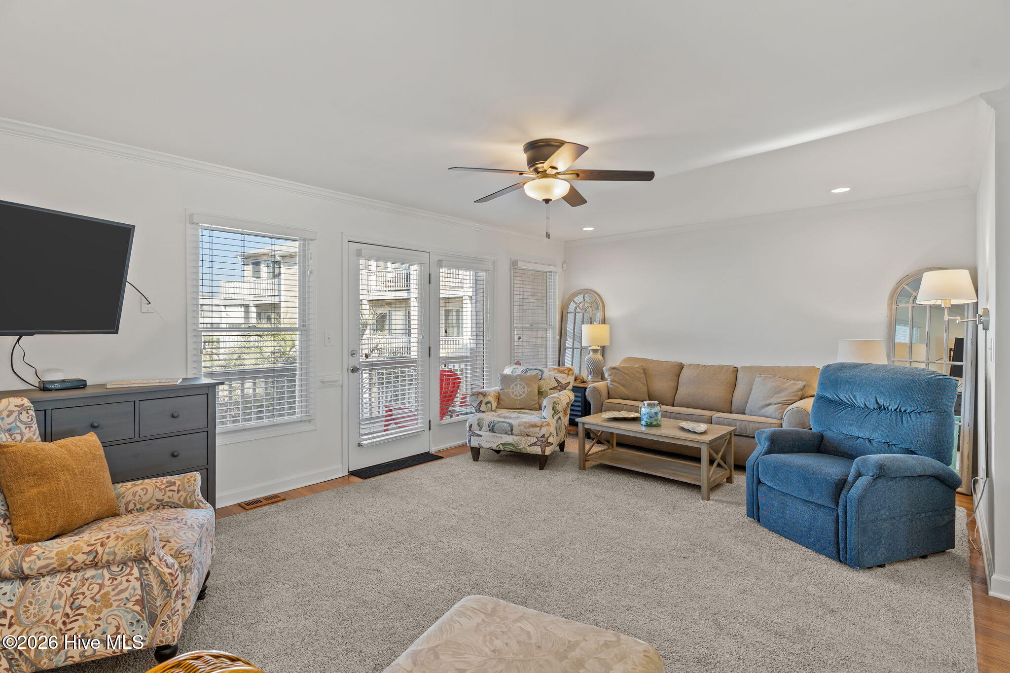 100563044 | Photo 14