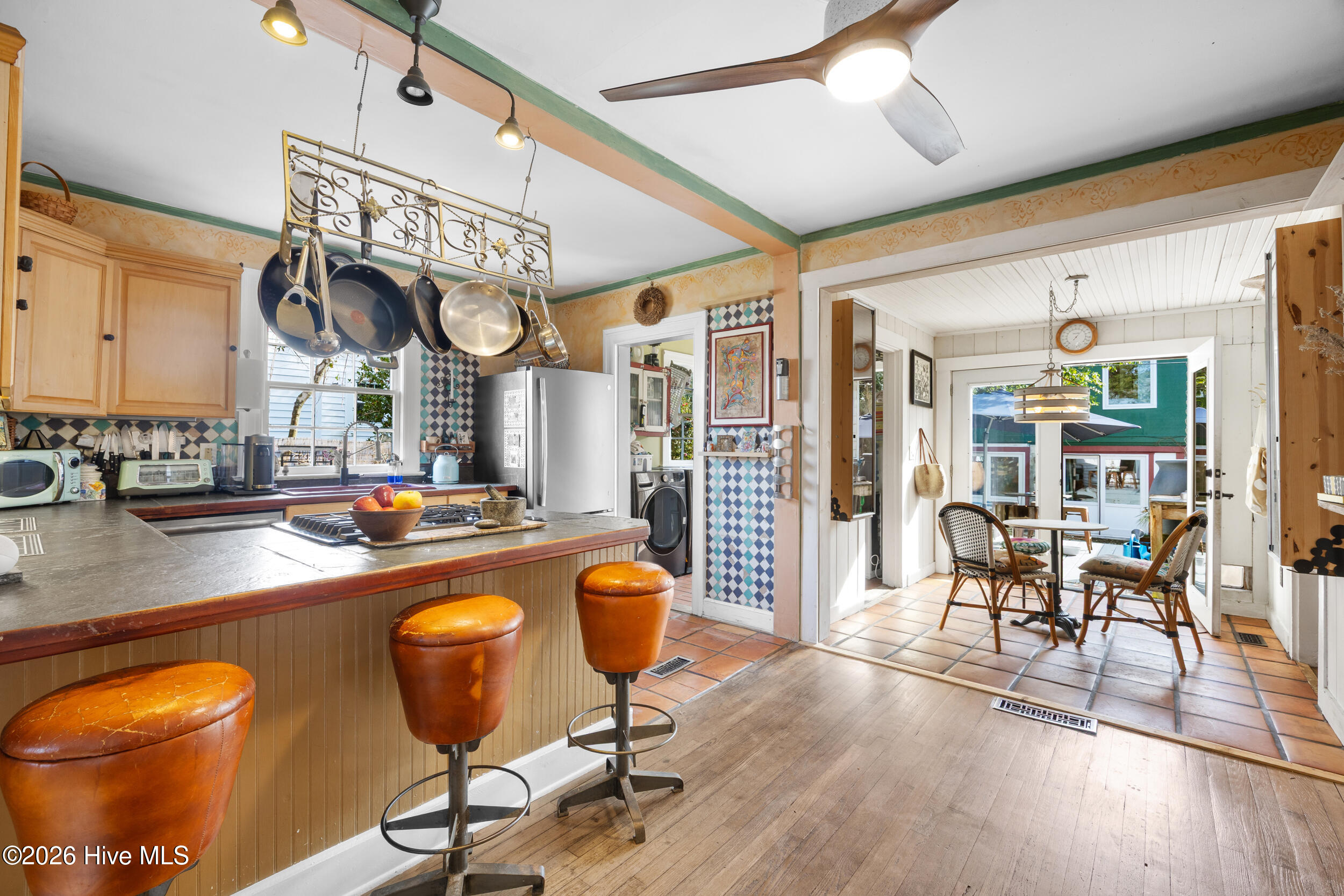 100559586 | Photo 14