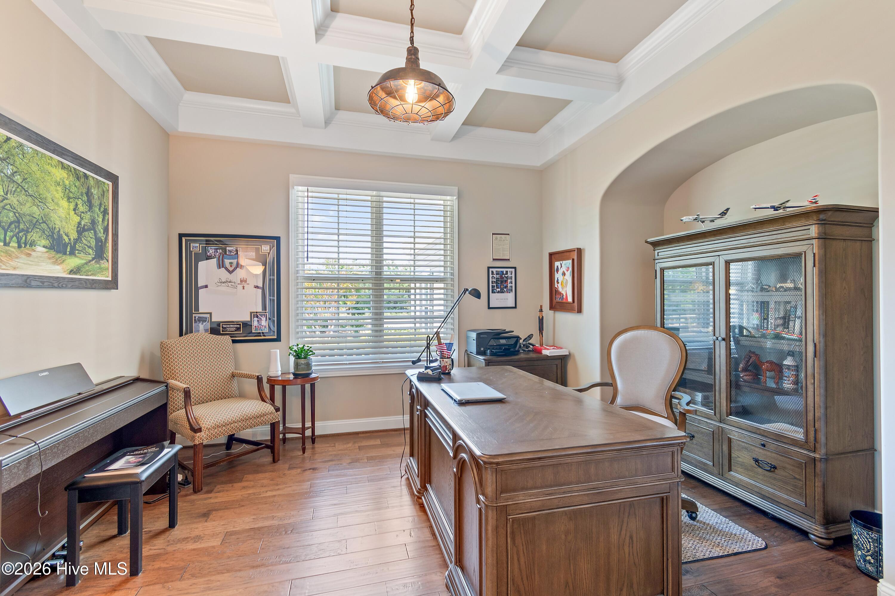 100568990 | Photo 30