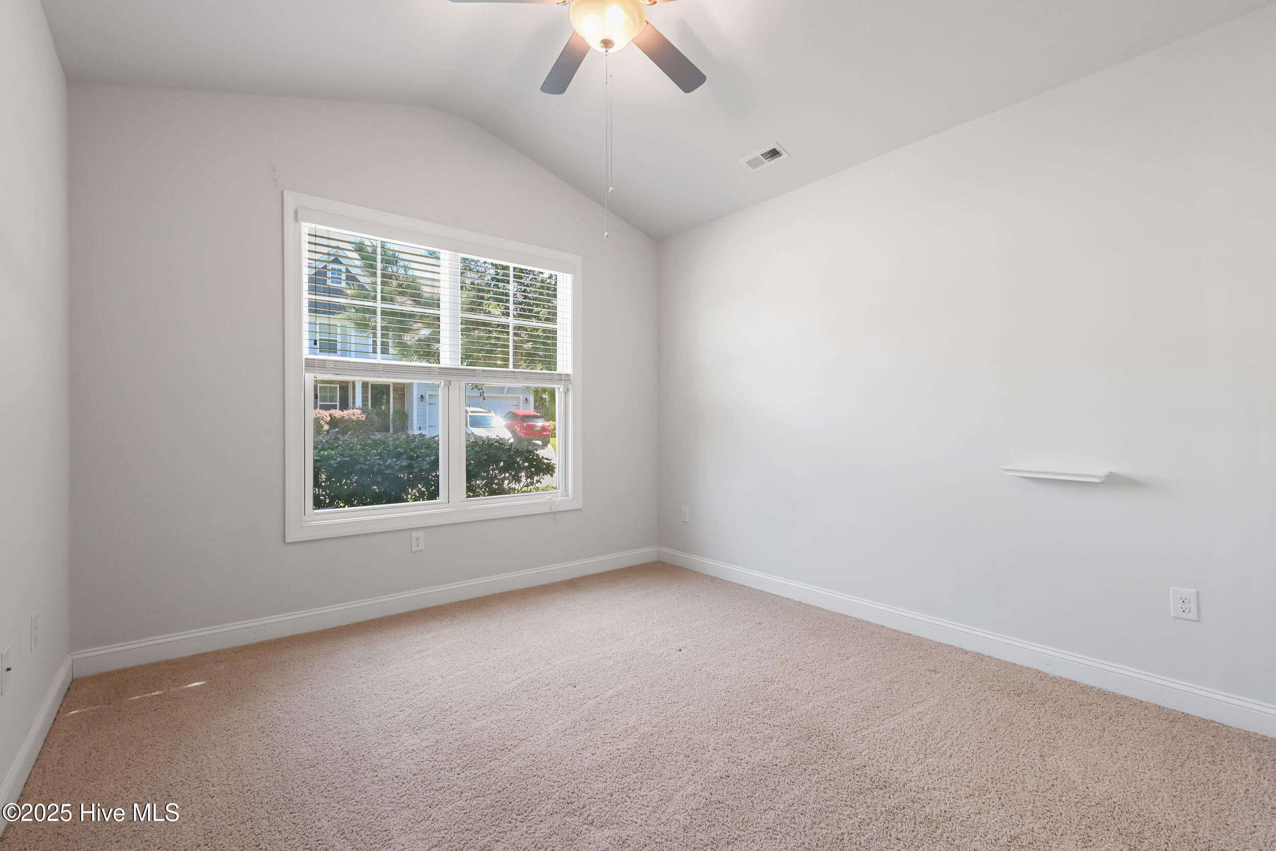 100529345 | Photo 32