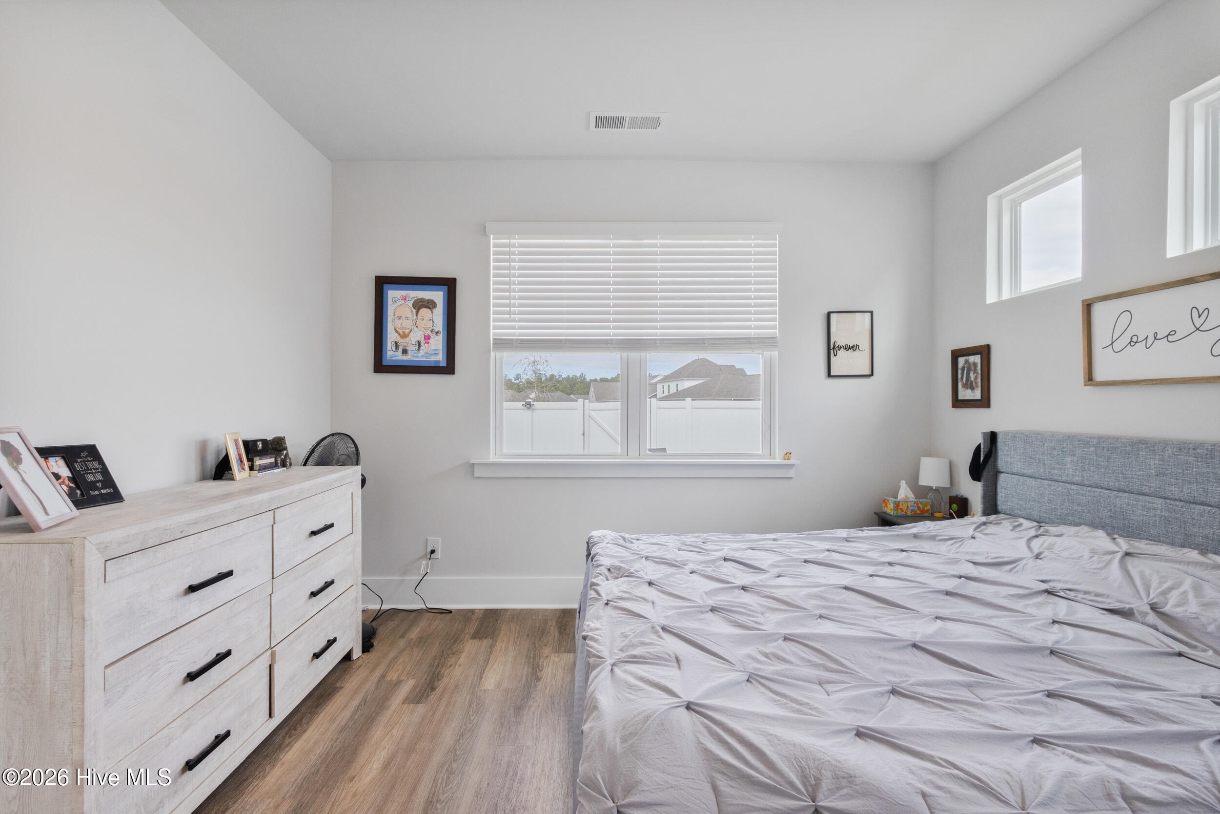 100561359 | Photo 26