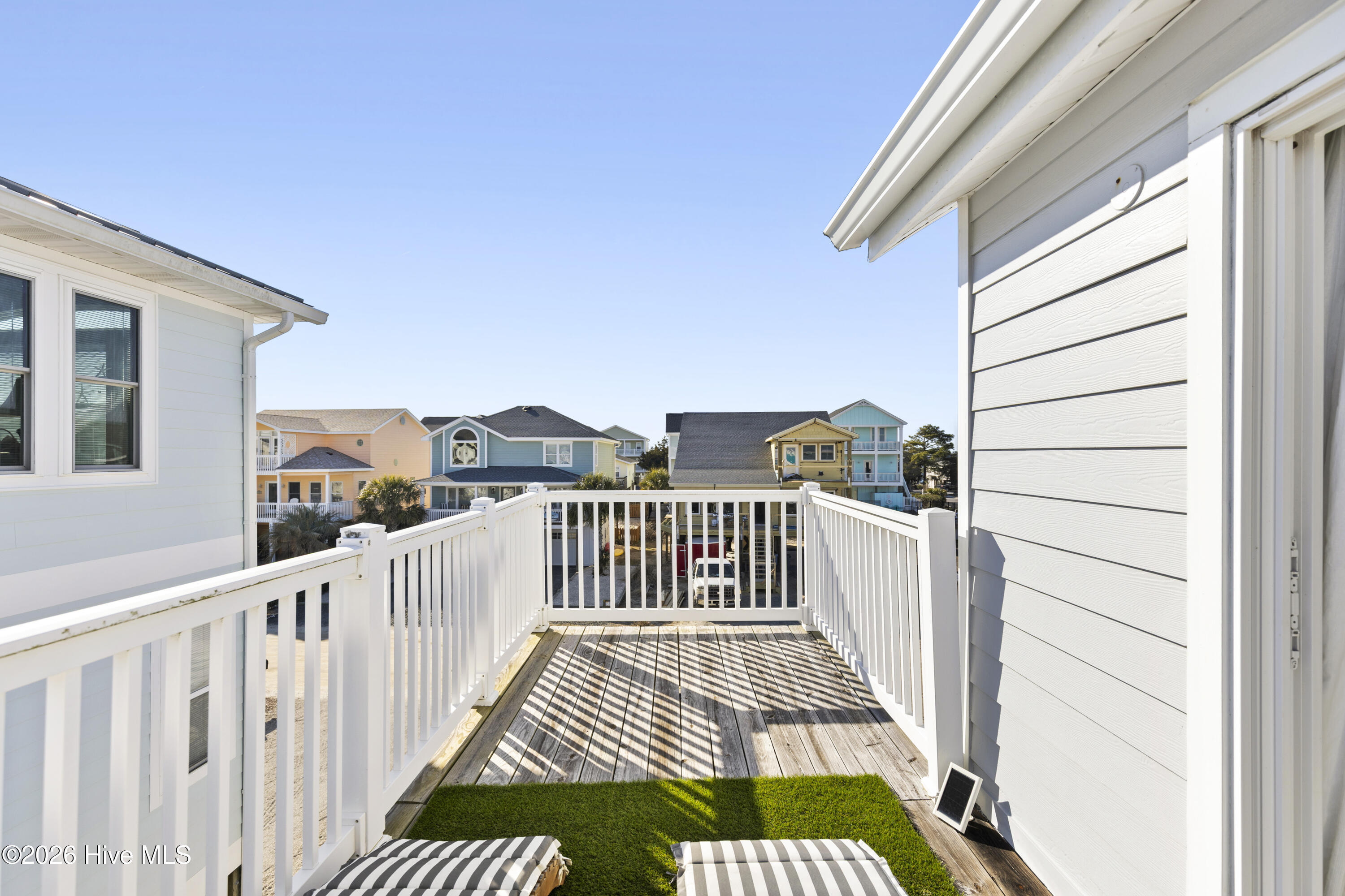 100552709 | Photo 51