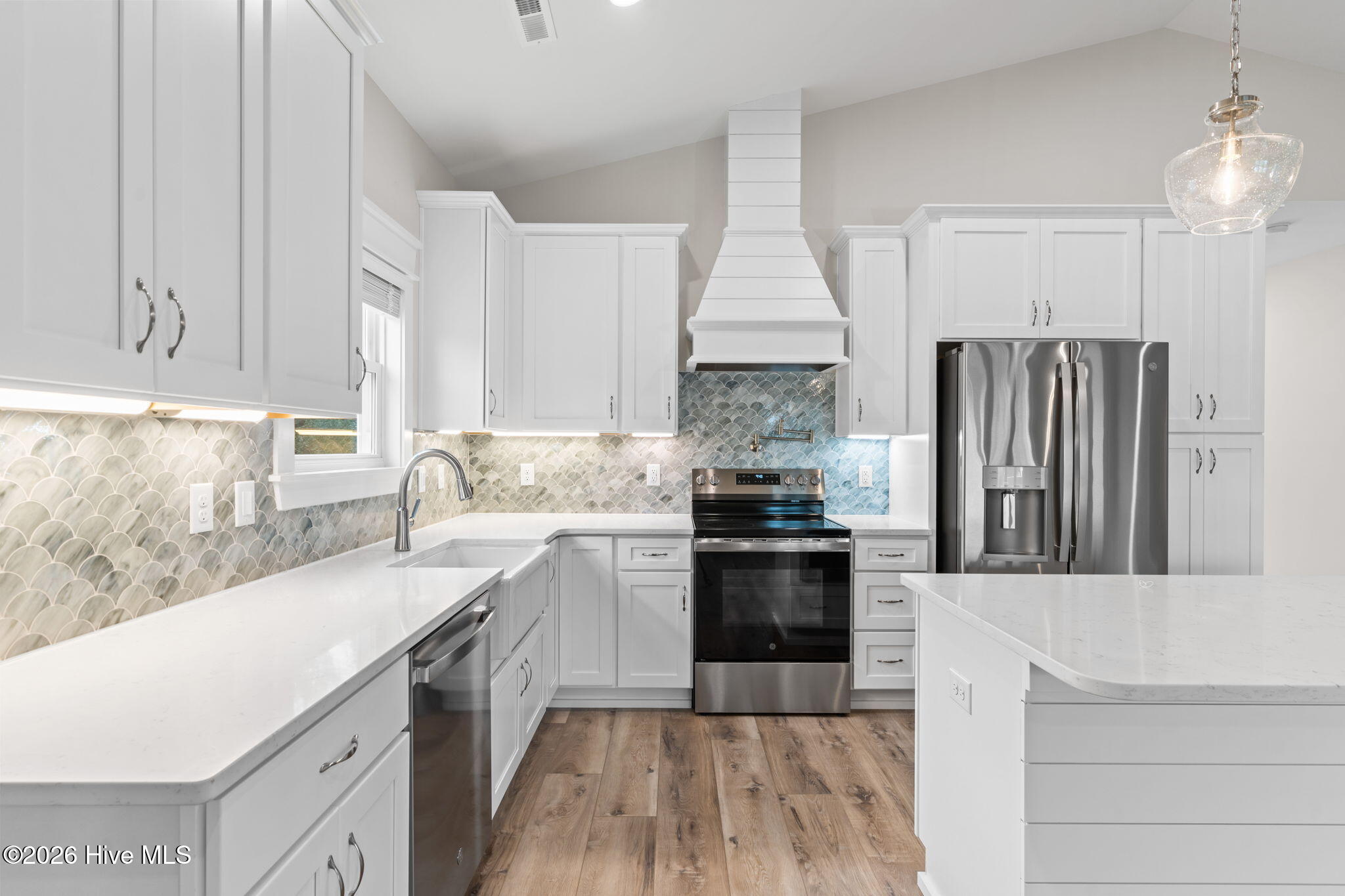 100558448 | Photo 10