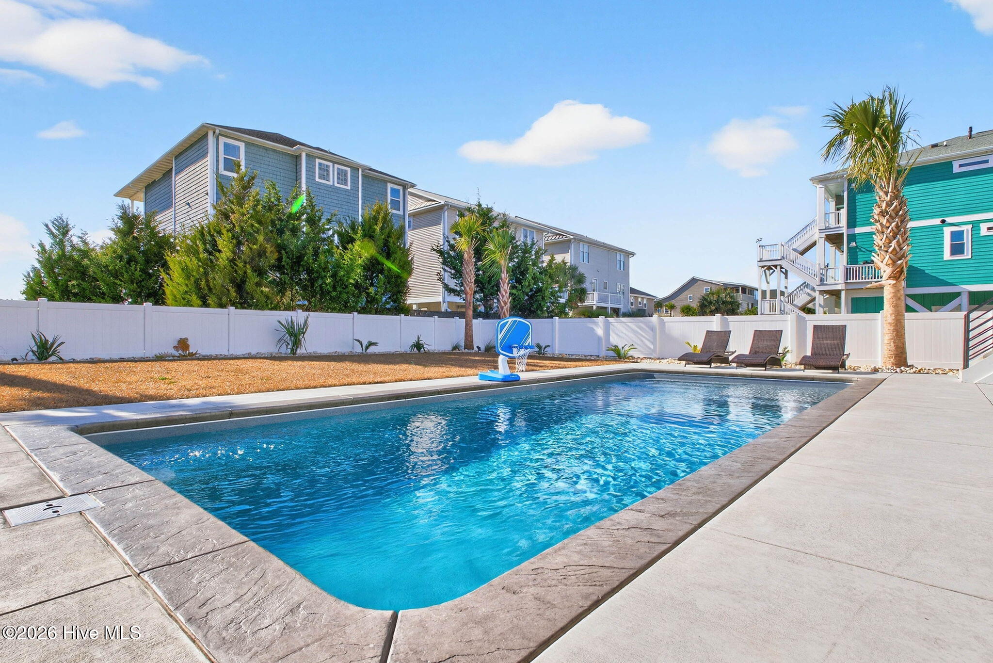 100570262 | Photo 69