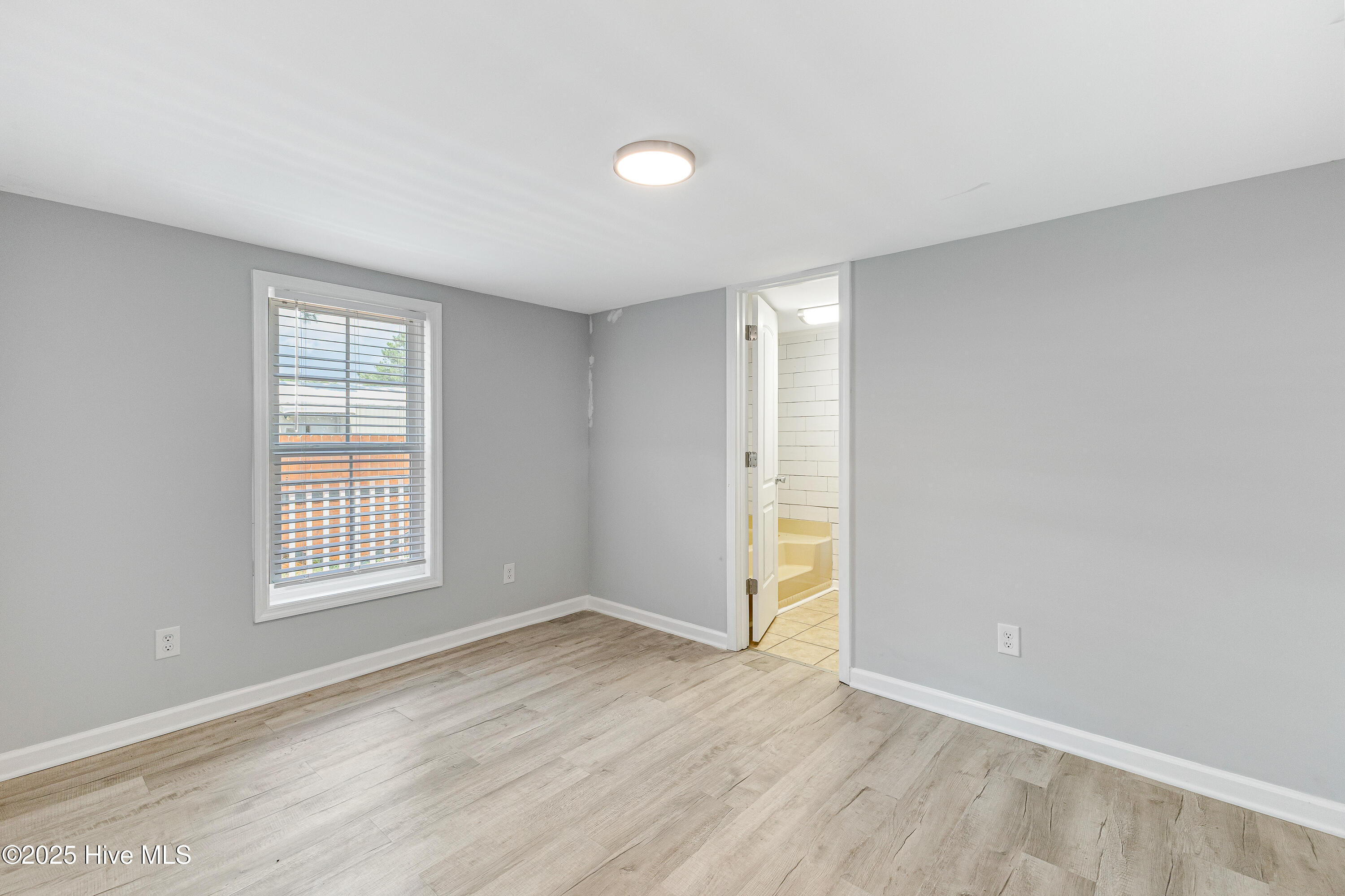 100519555 | Photo 16