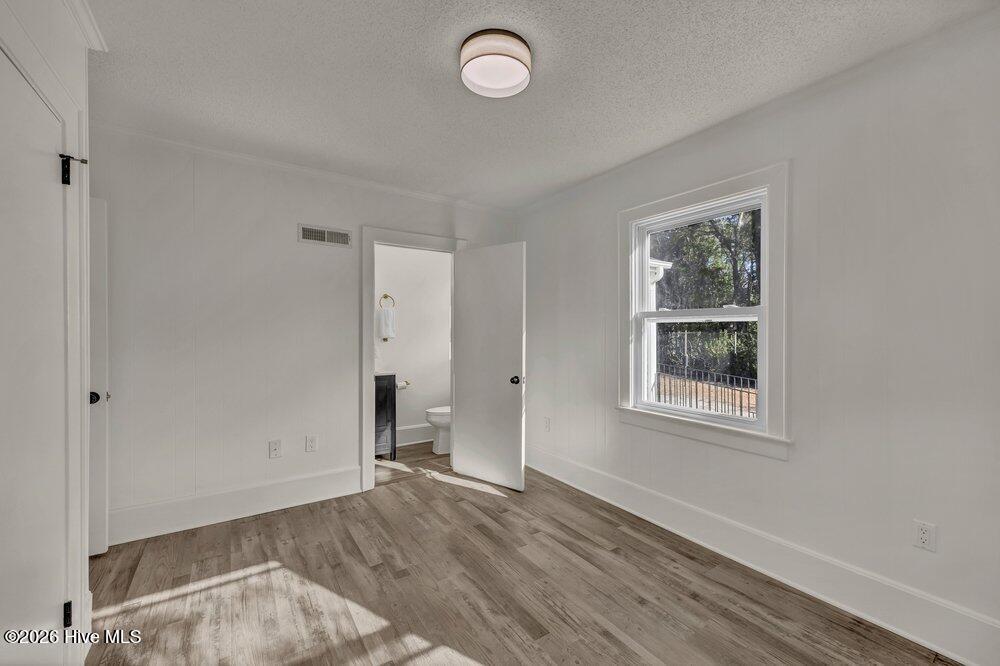 100549662 | Photo 23