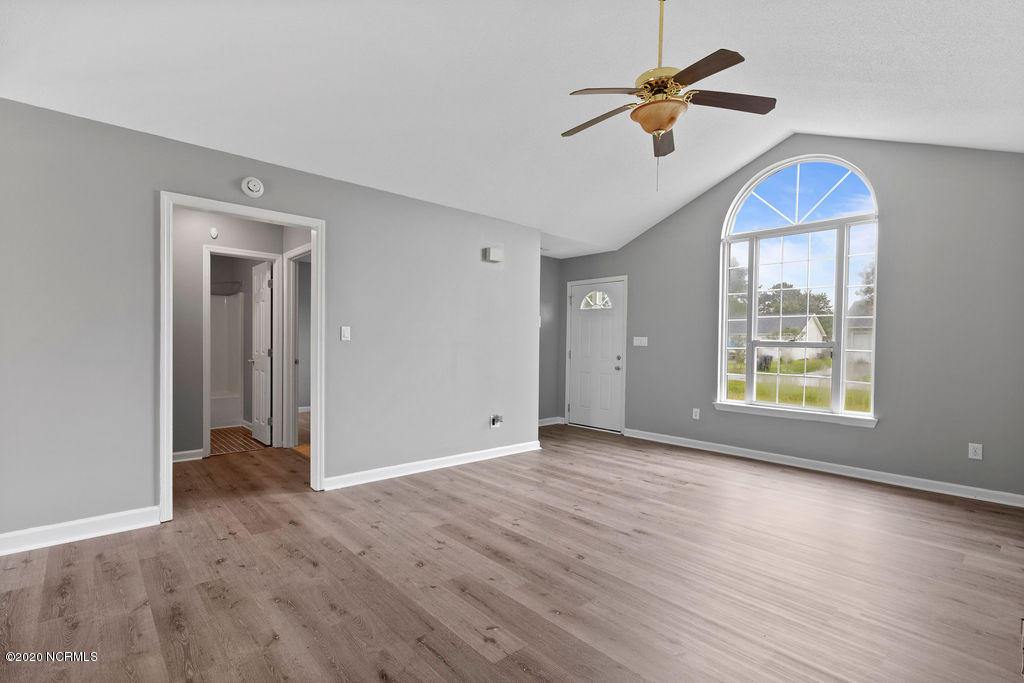 100564079 | Photo 16