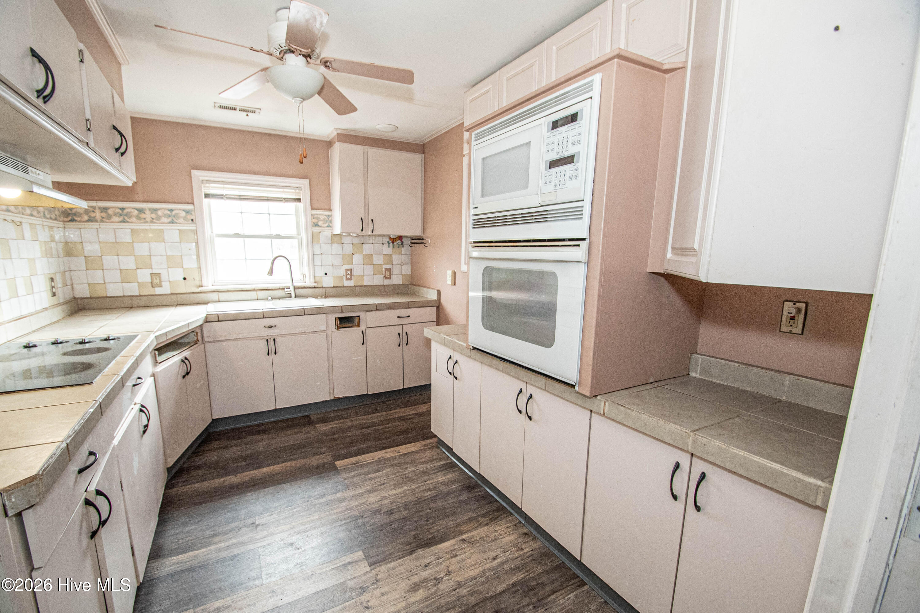 100554642 | Photo 91