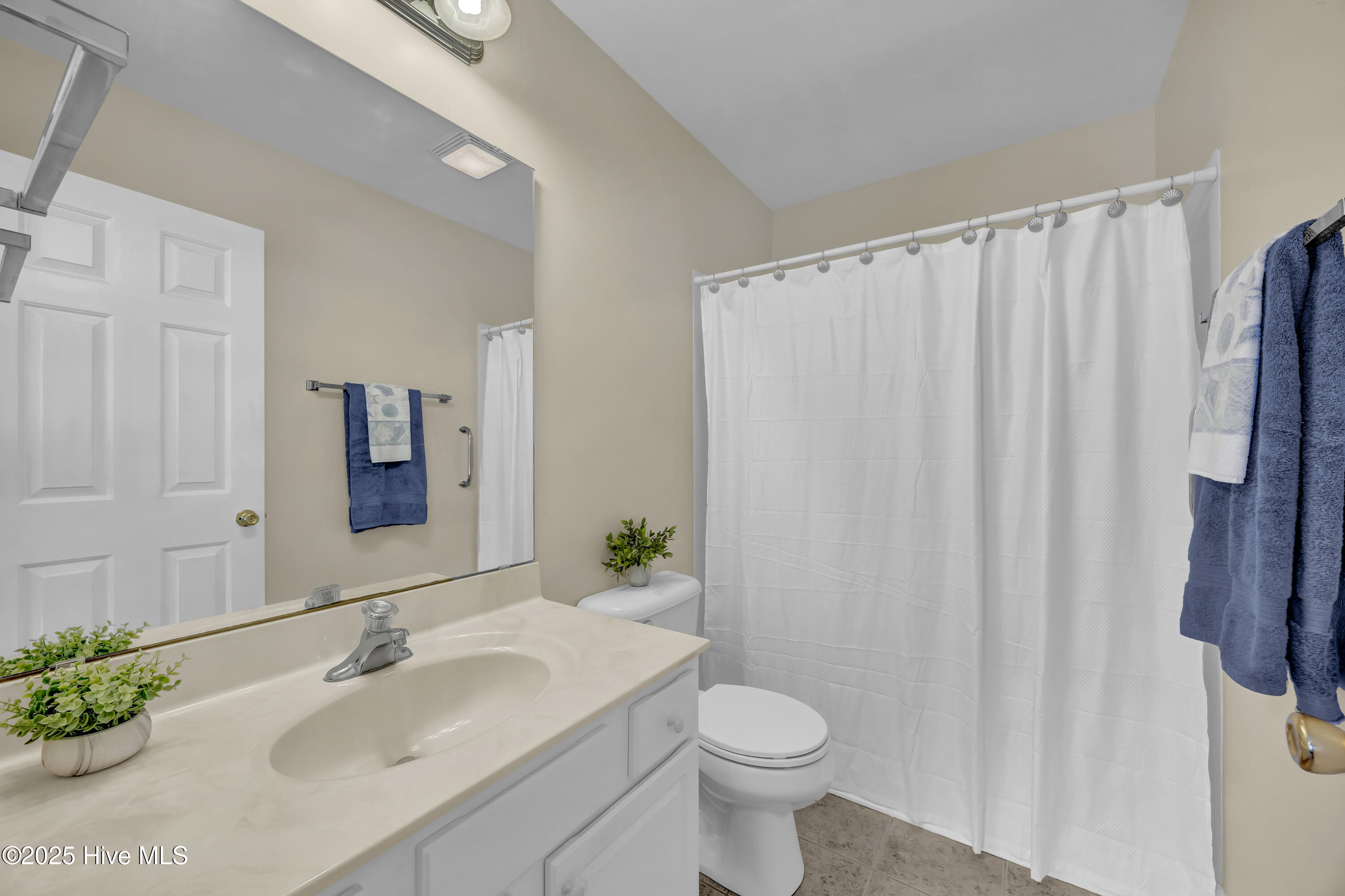 100534065 | Photo 17