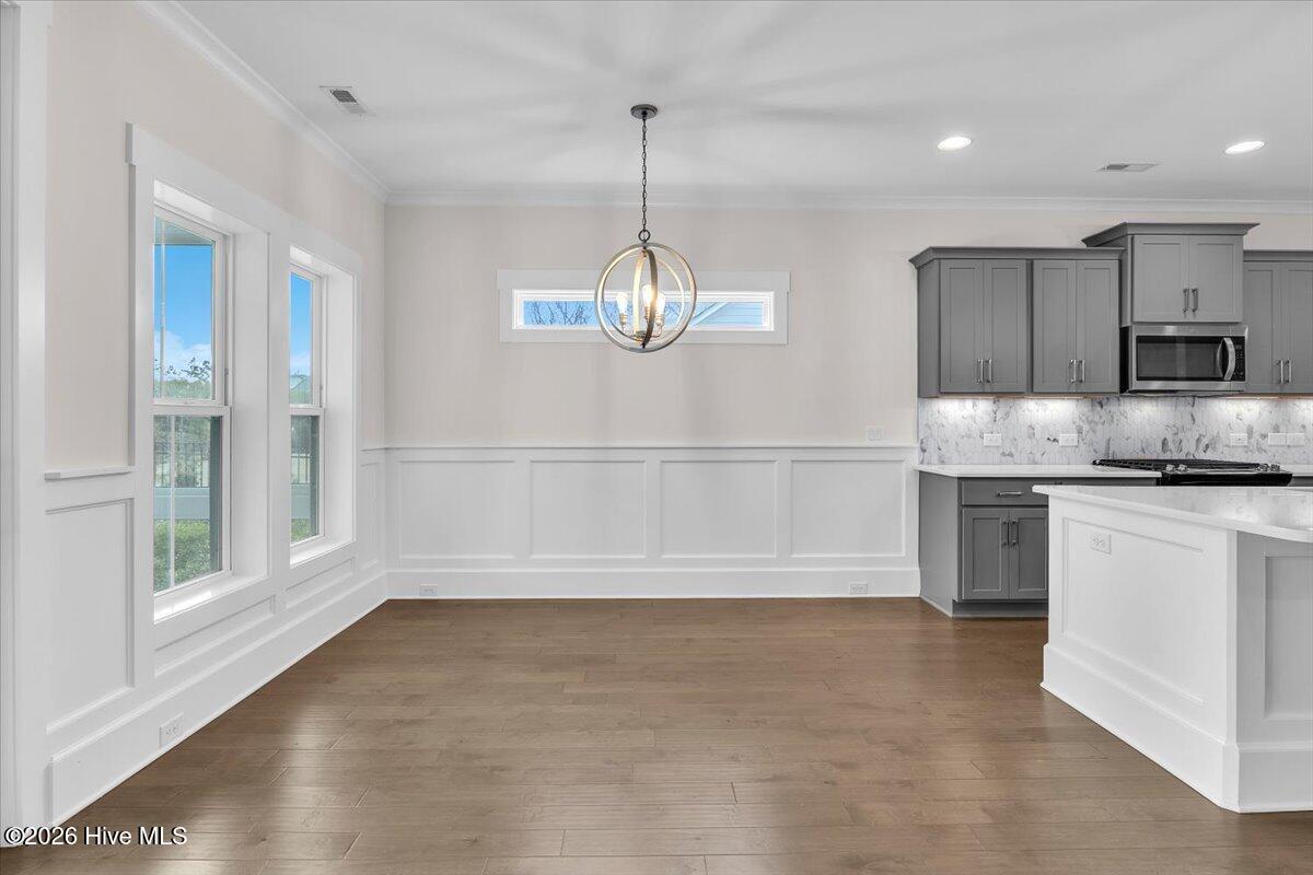 100548797 | Photo 43