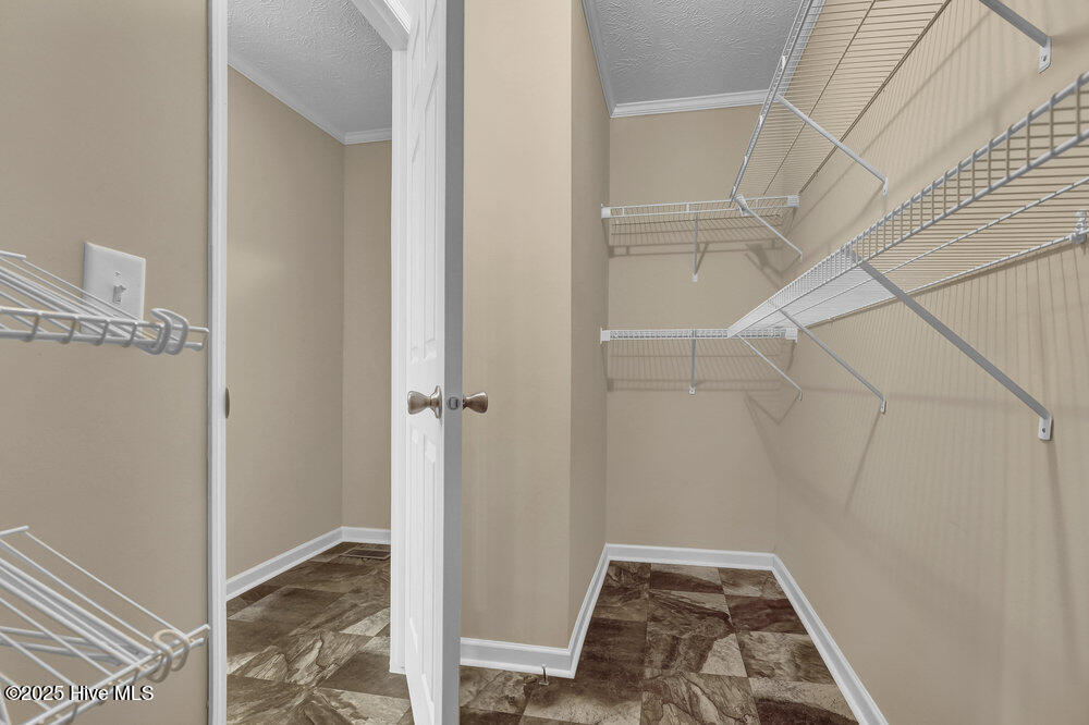 100493955 | Photo 21