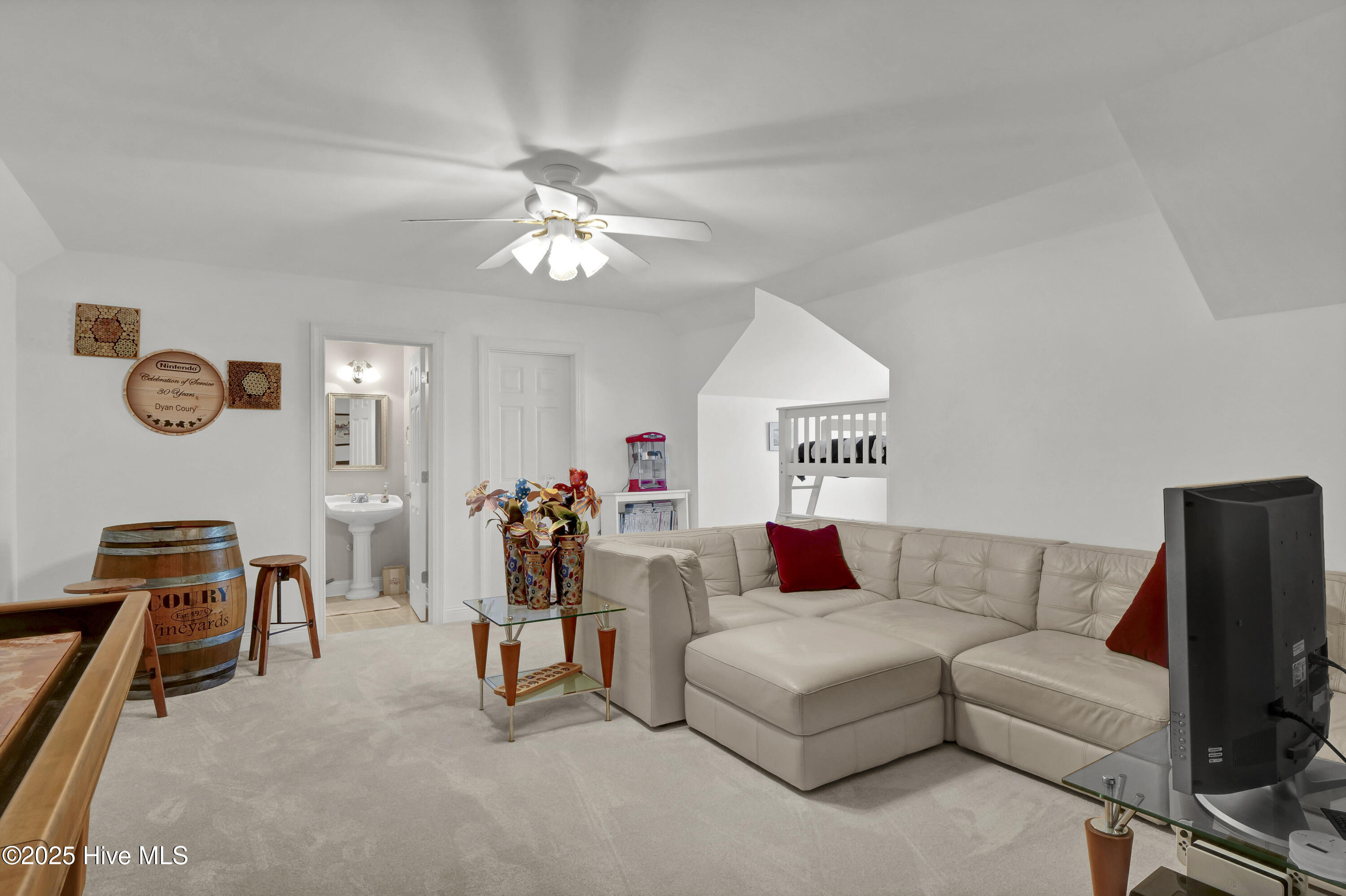 100539062 | Photo 46