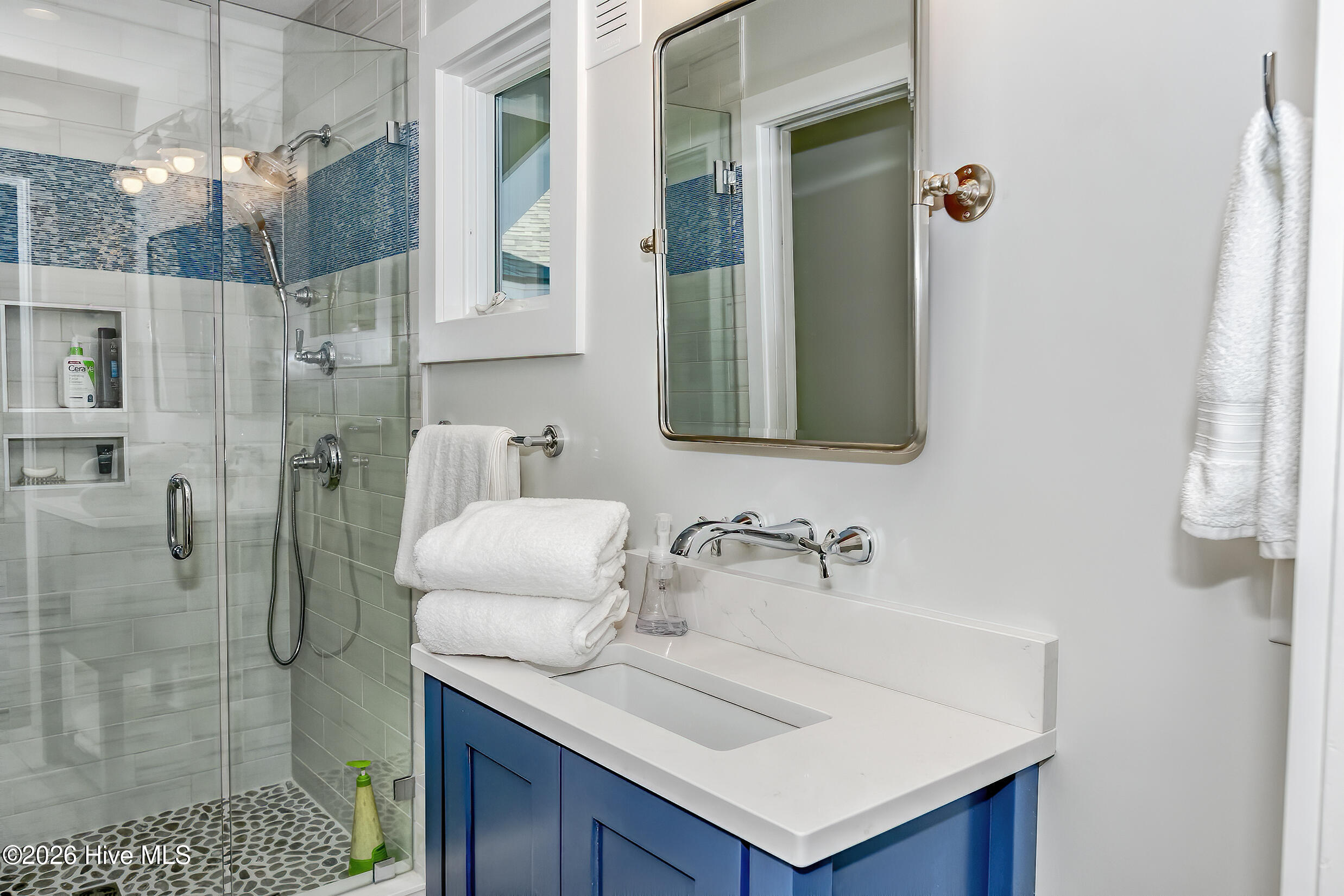 100560271 | Photo 51