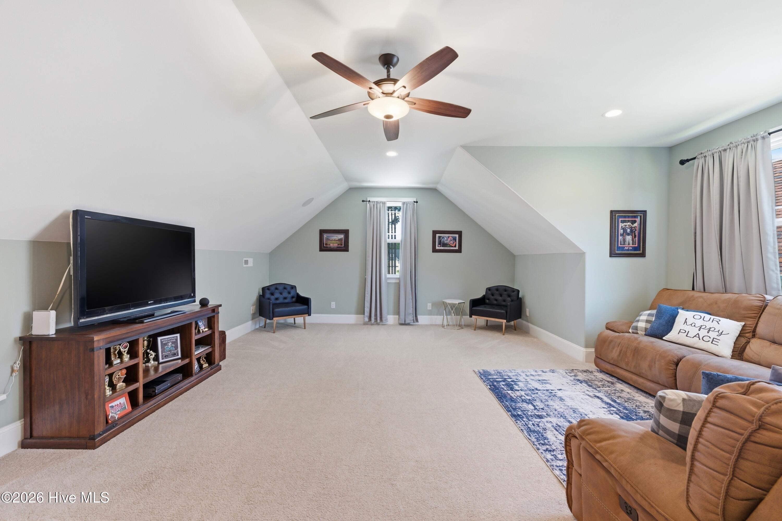 bonus room/ flex space/ entertainment room