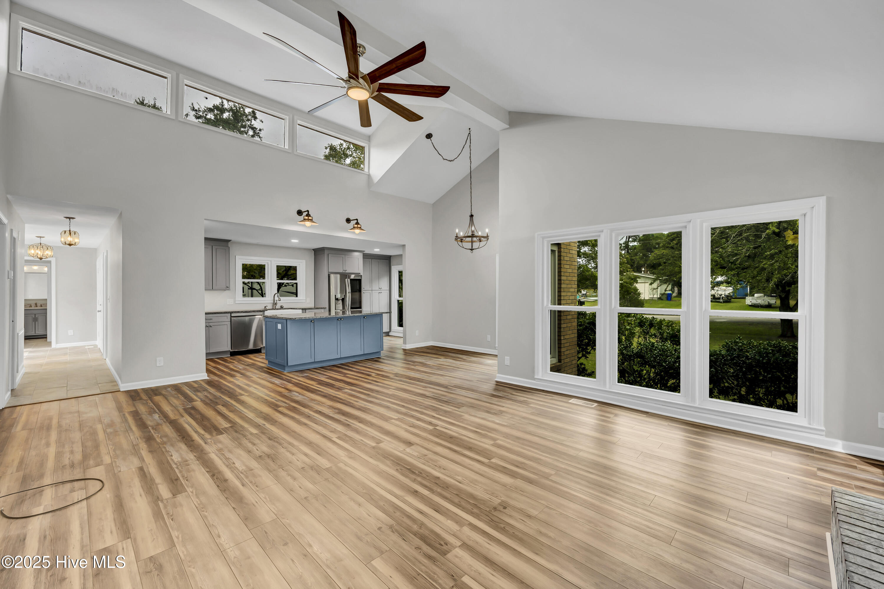 100533138 | Photo 10