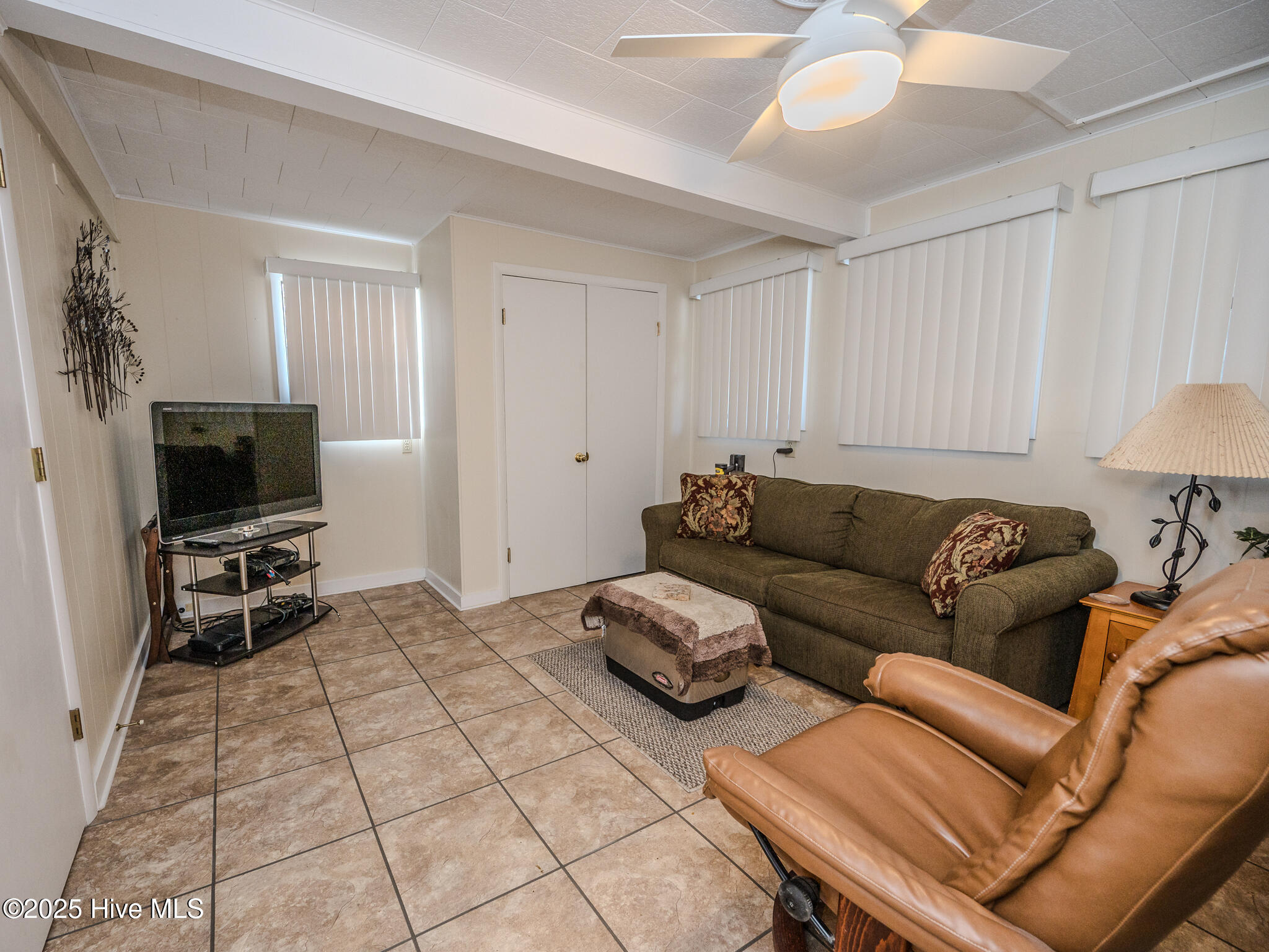 100560195 | Photo 29