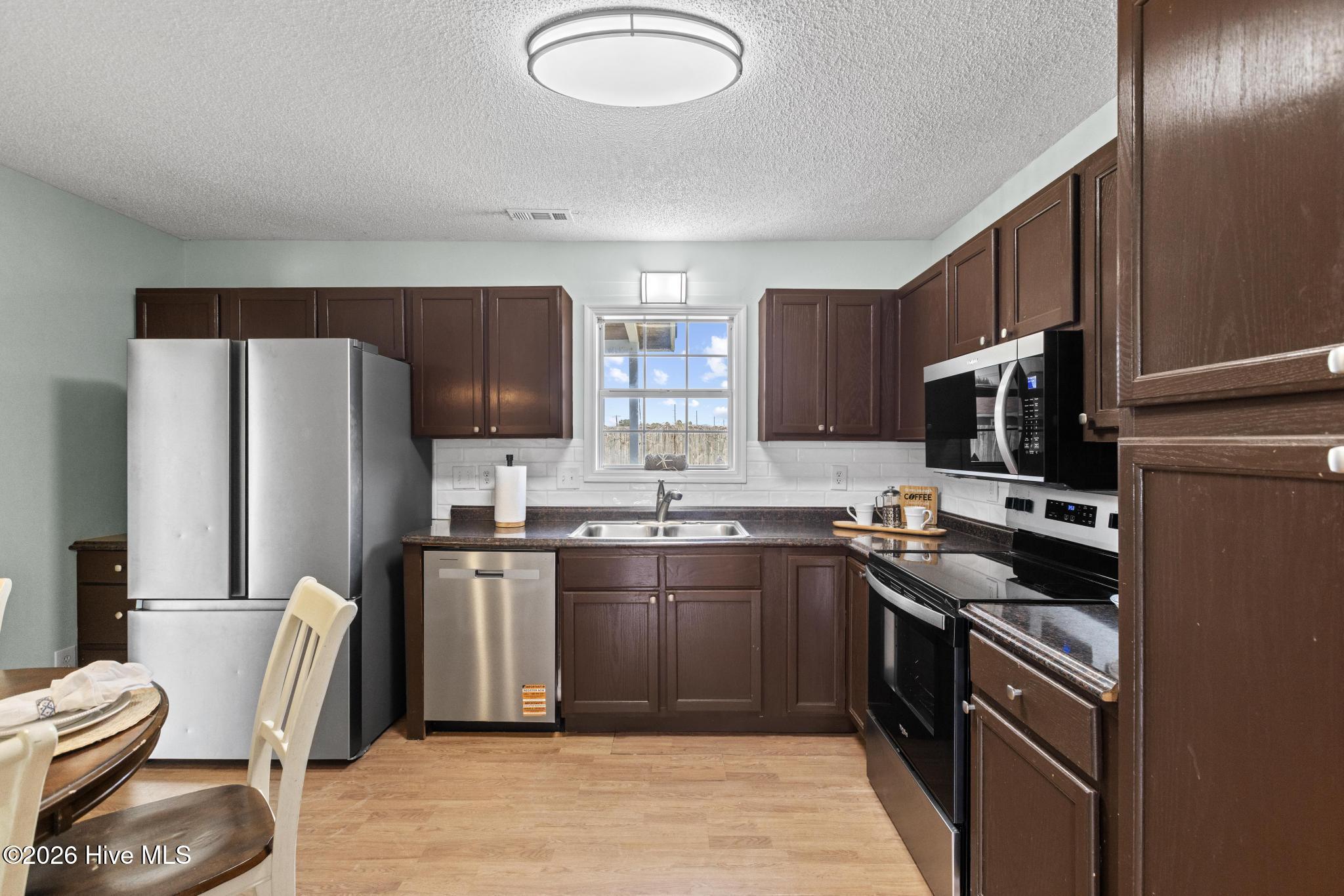 100558461 | Photo 12