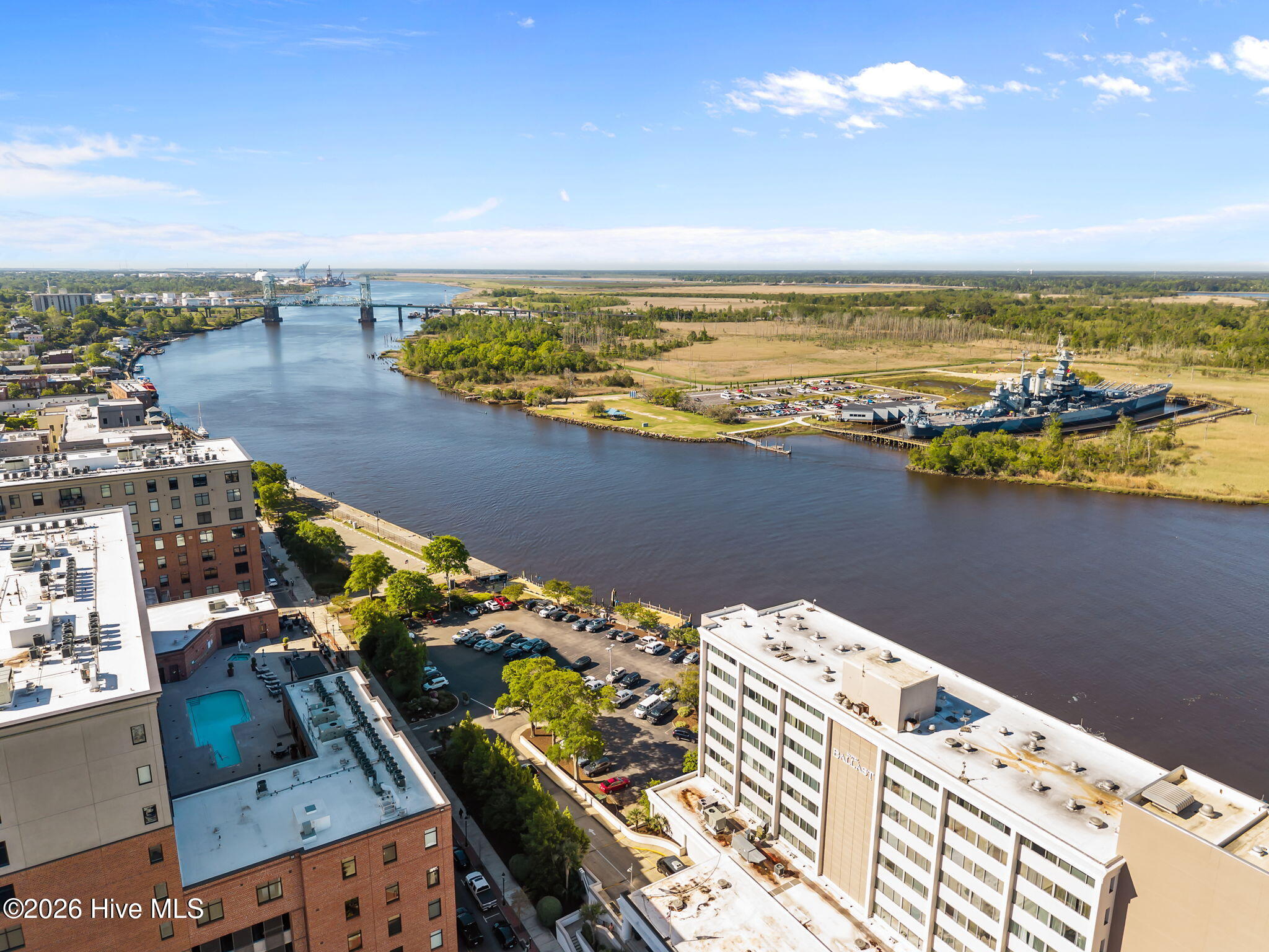 100565283 | Photo 72