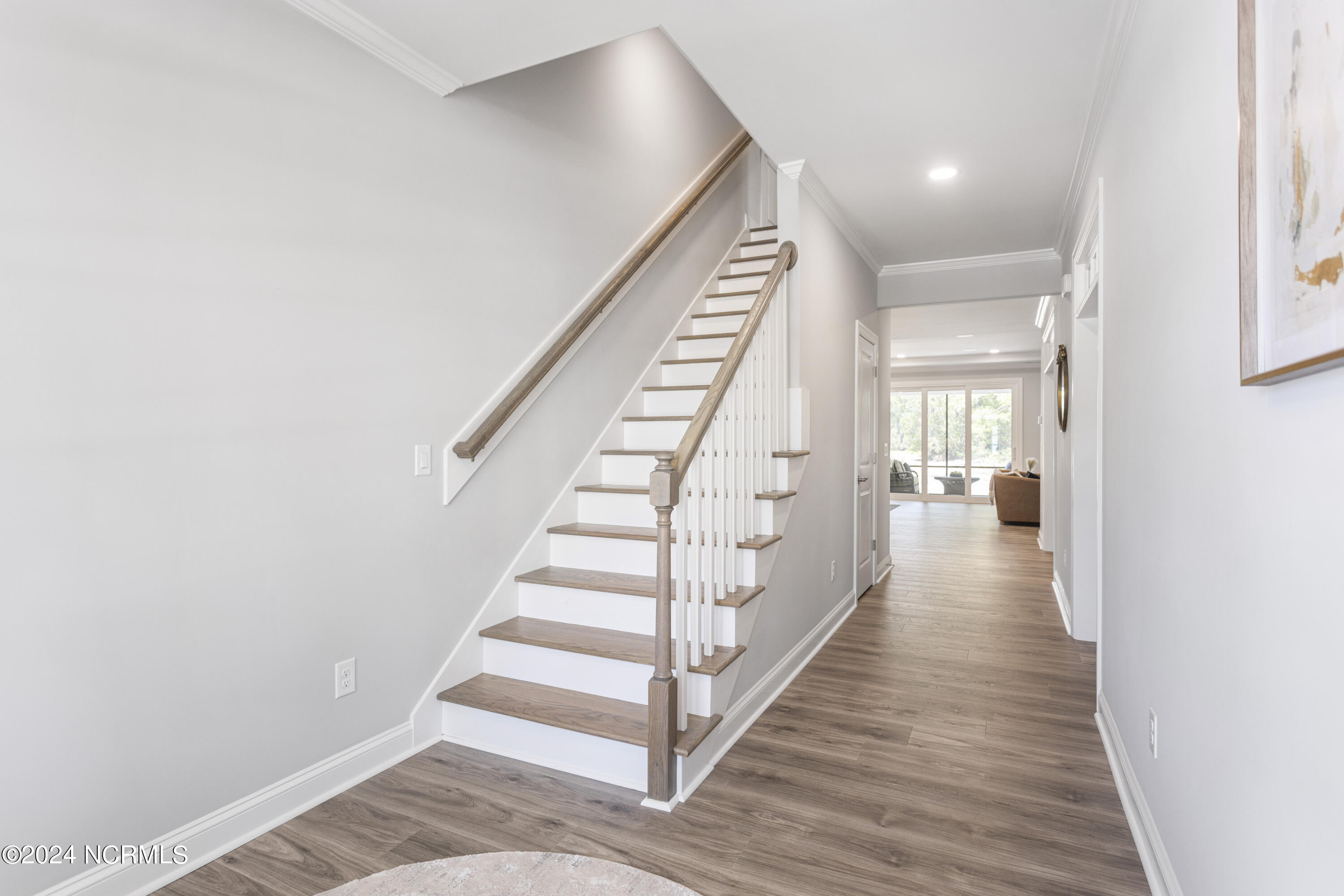 100544983 | Photo 18