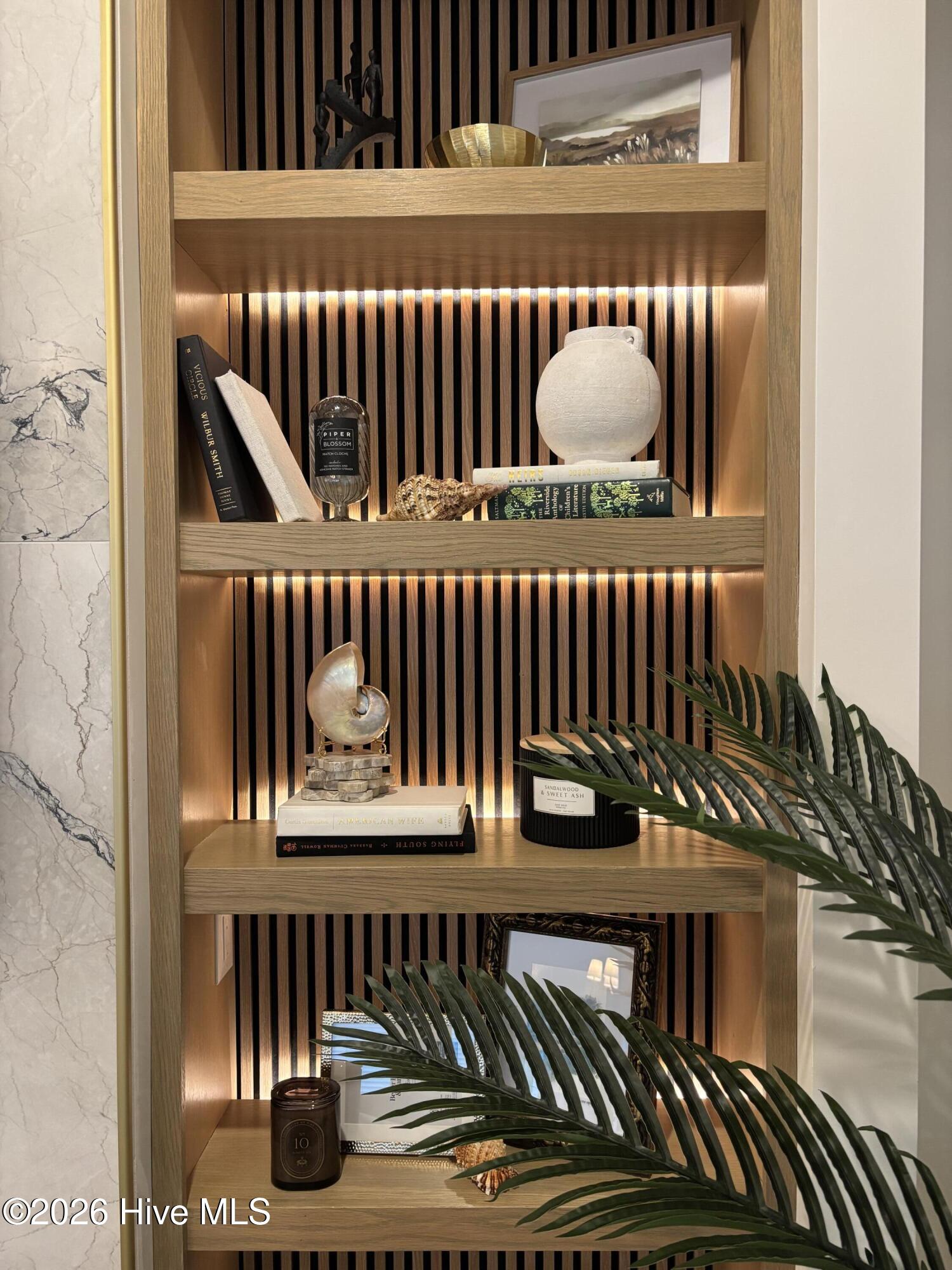 100516902 | Photo 22