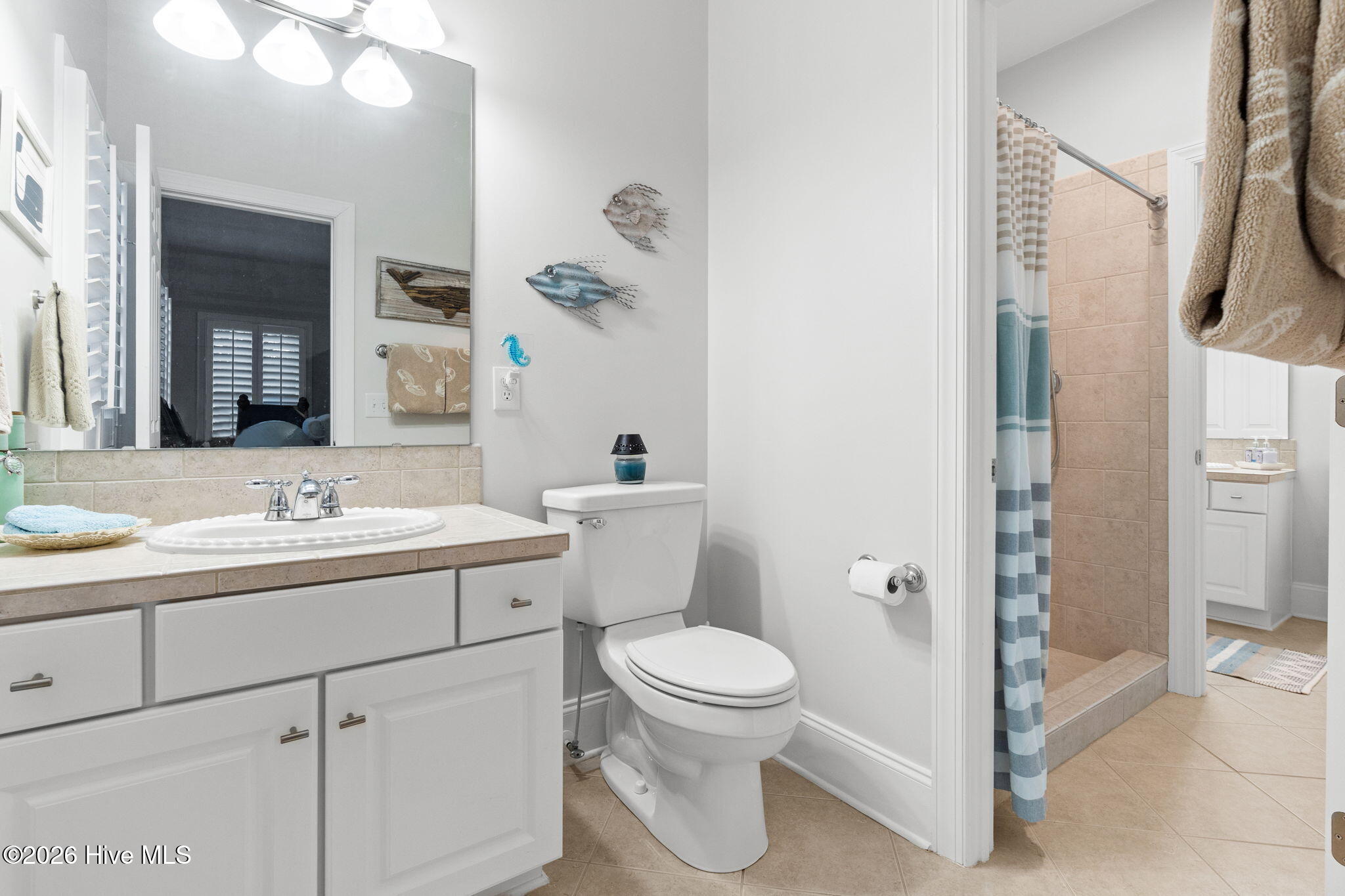 100549864 | Photo 45