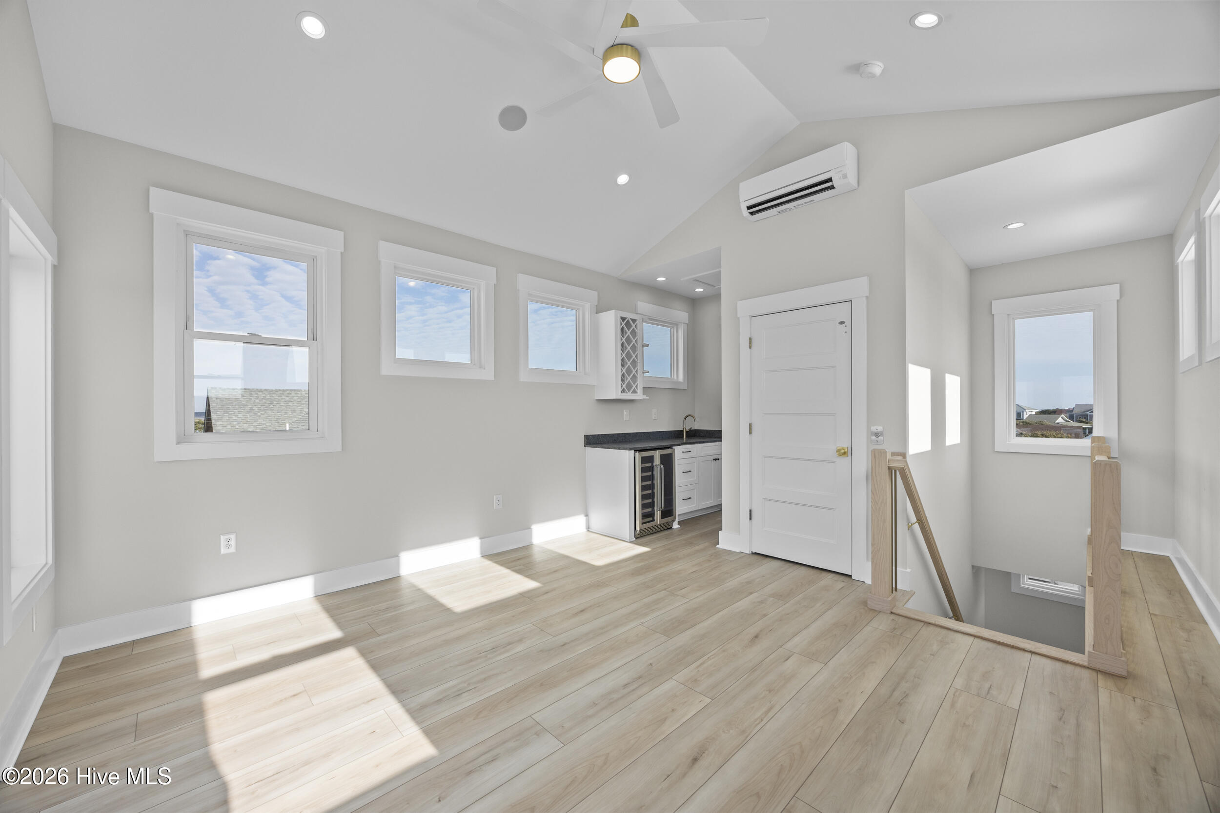 100543064 | Photo 57