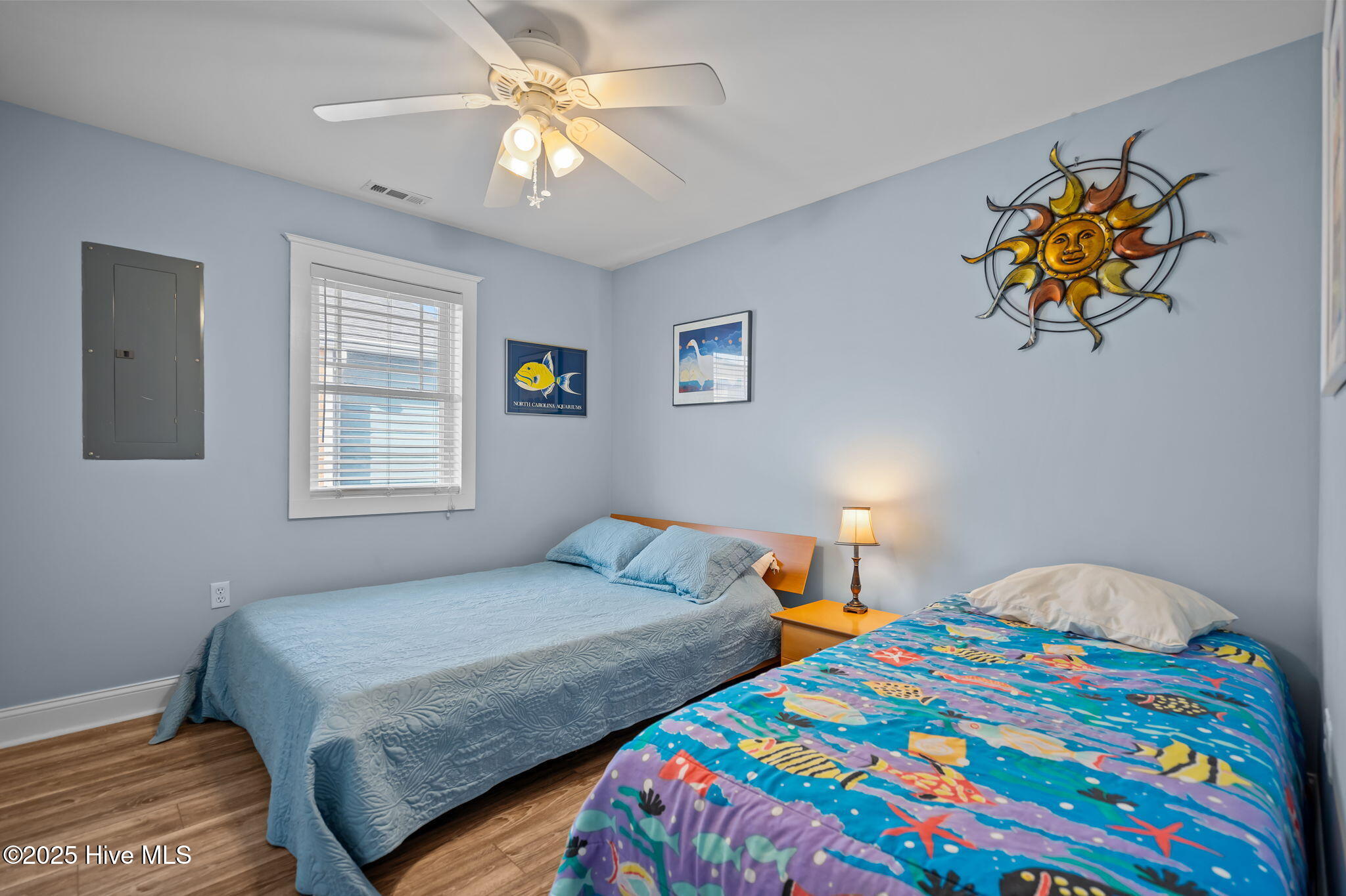 100541907 | Photo 44