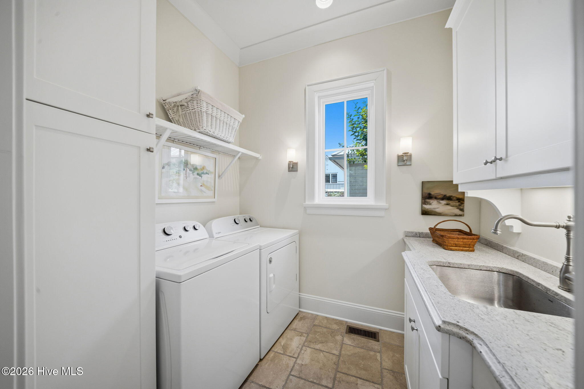 100570583 | Photo 62