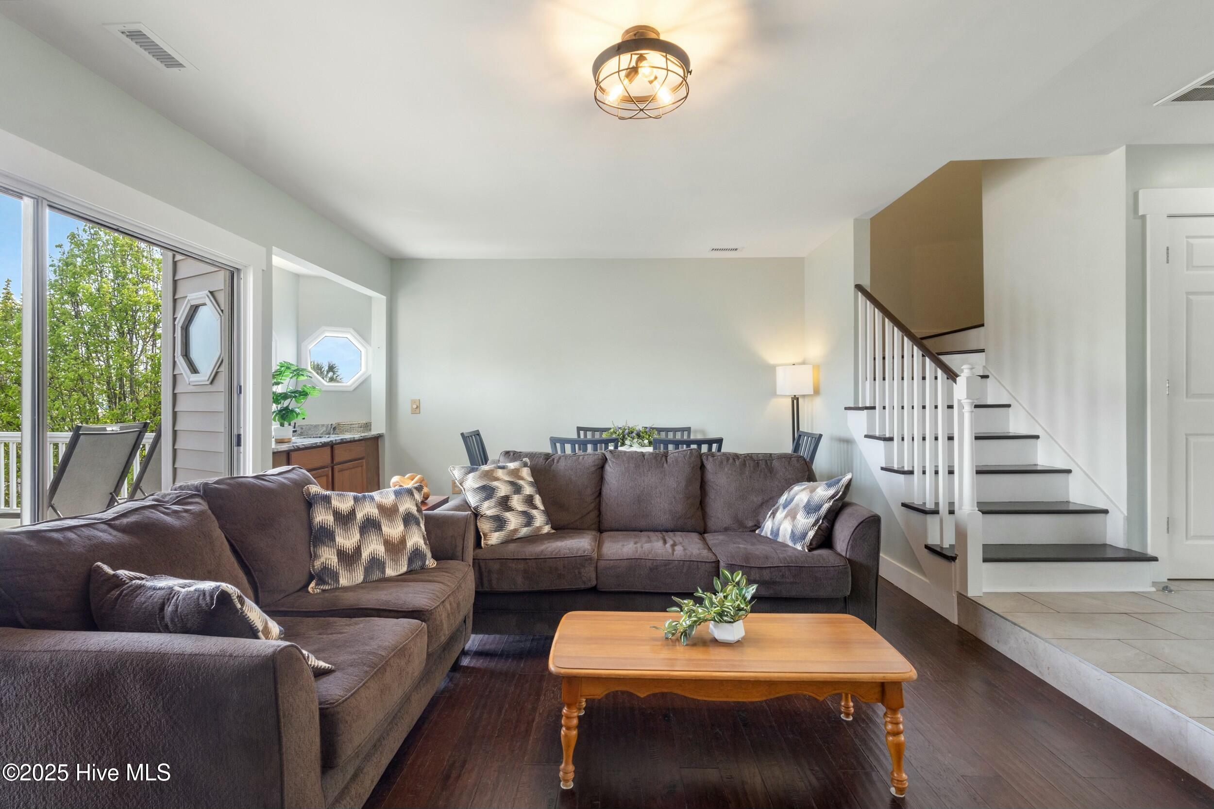 100552932 | Photo 12