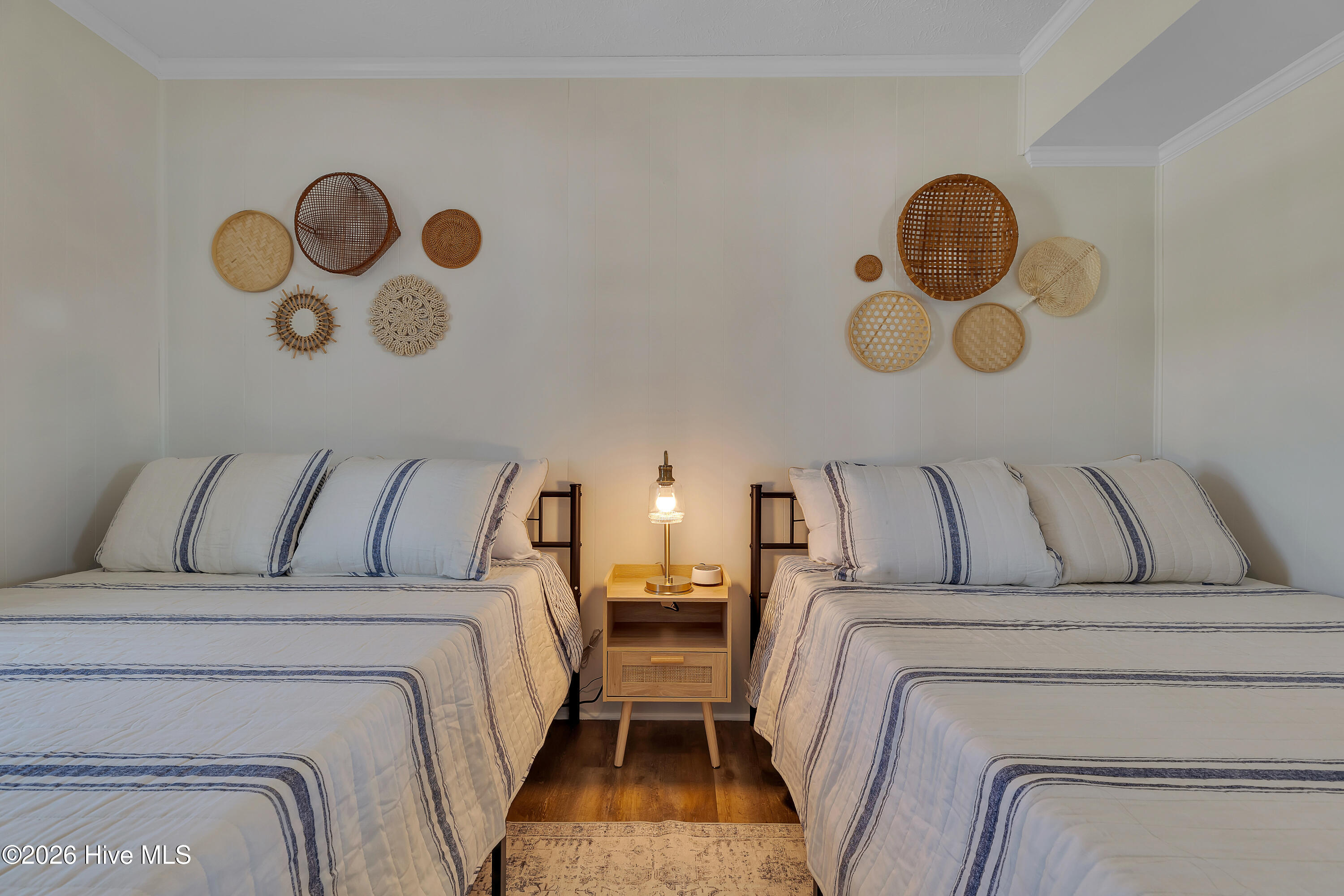 100548009 | Photo 31