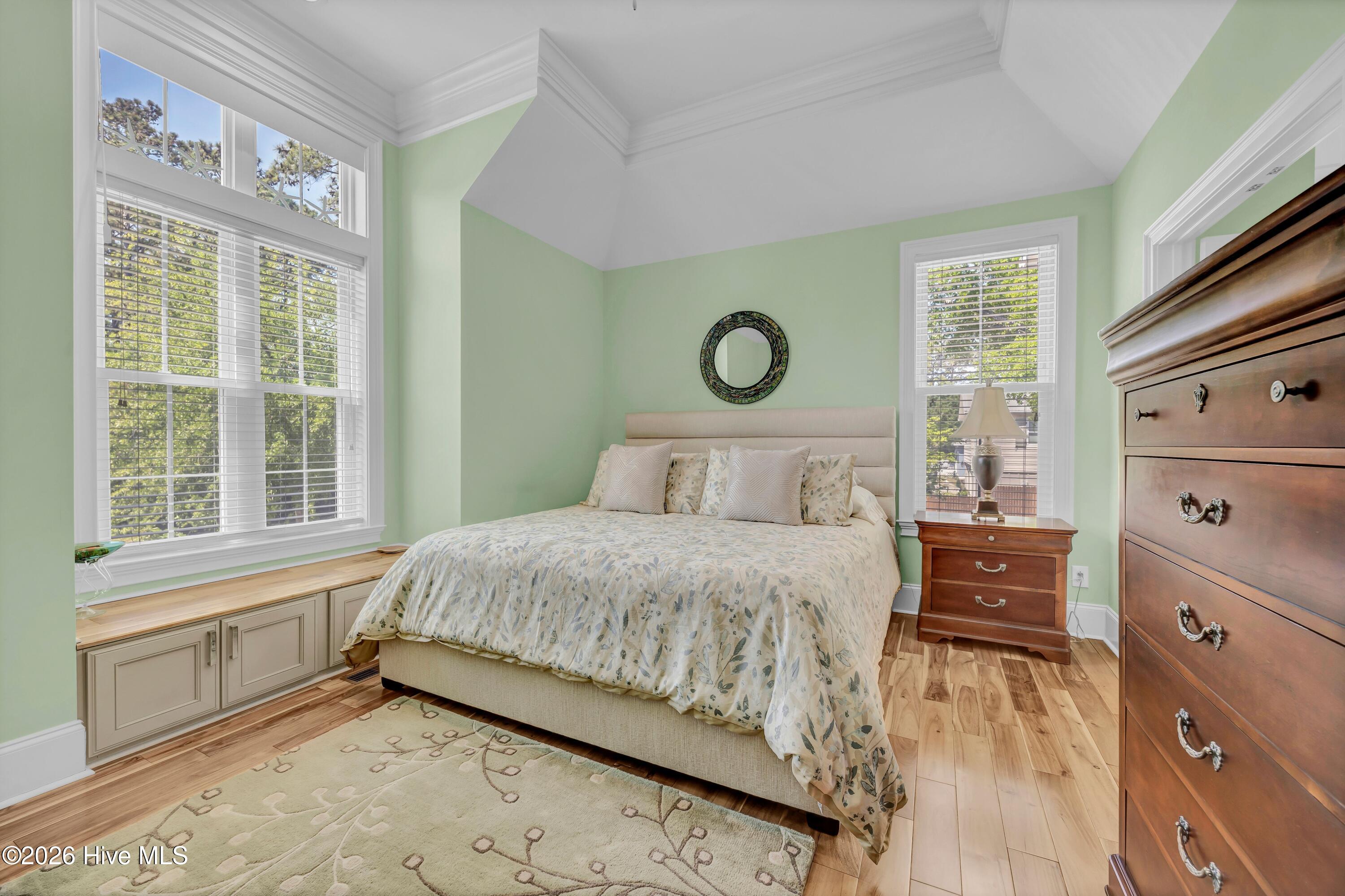 100569369 | Photo 29