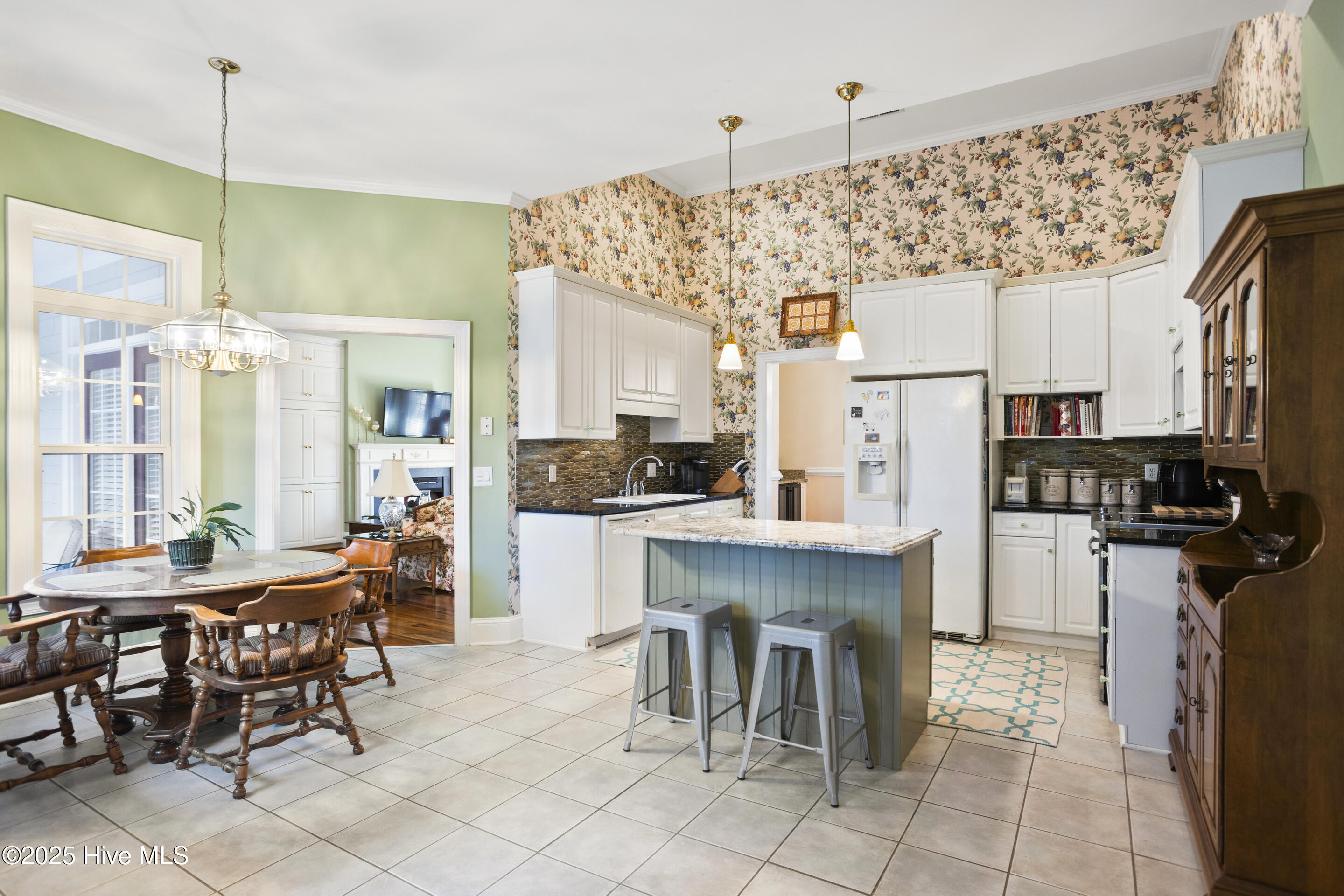 100550933 | Photo 15