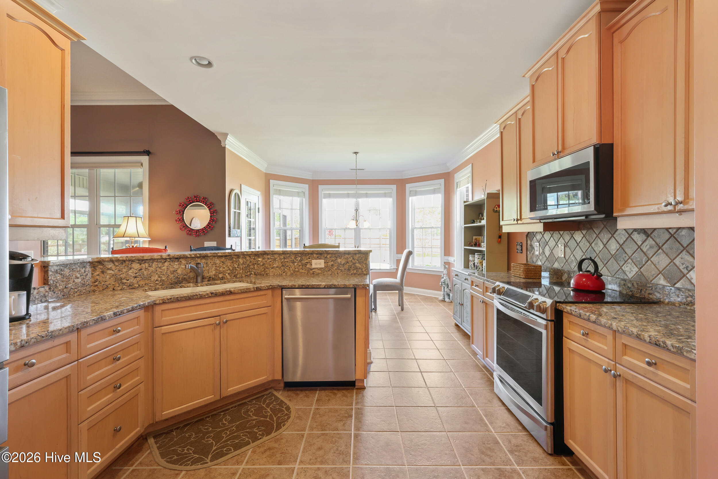 100565285 | Photo 17