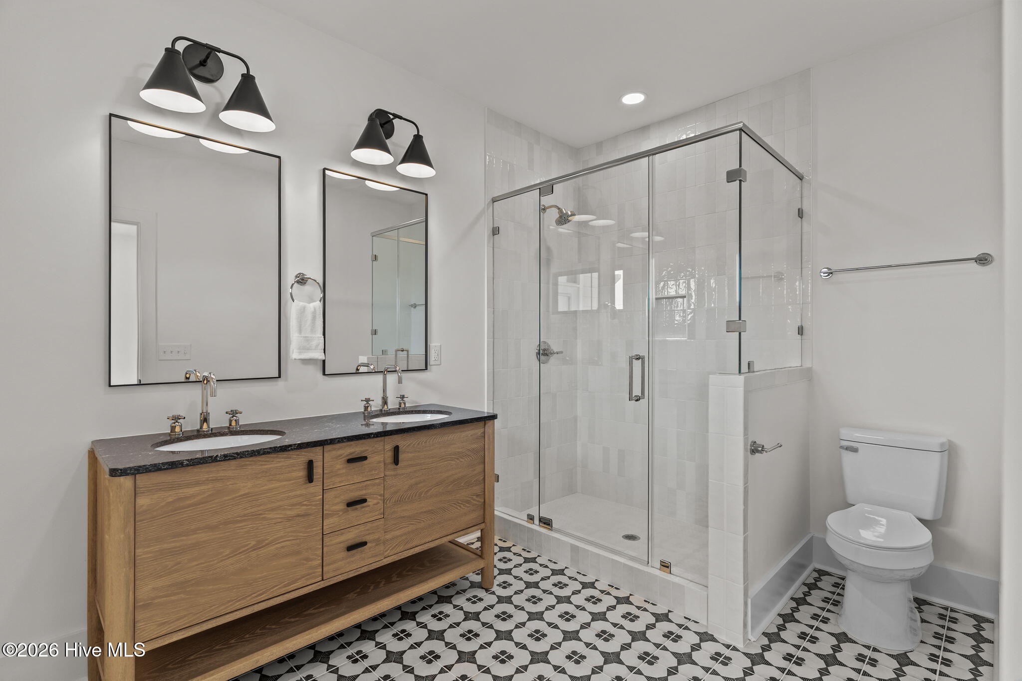 100553287 | Photo 86