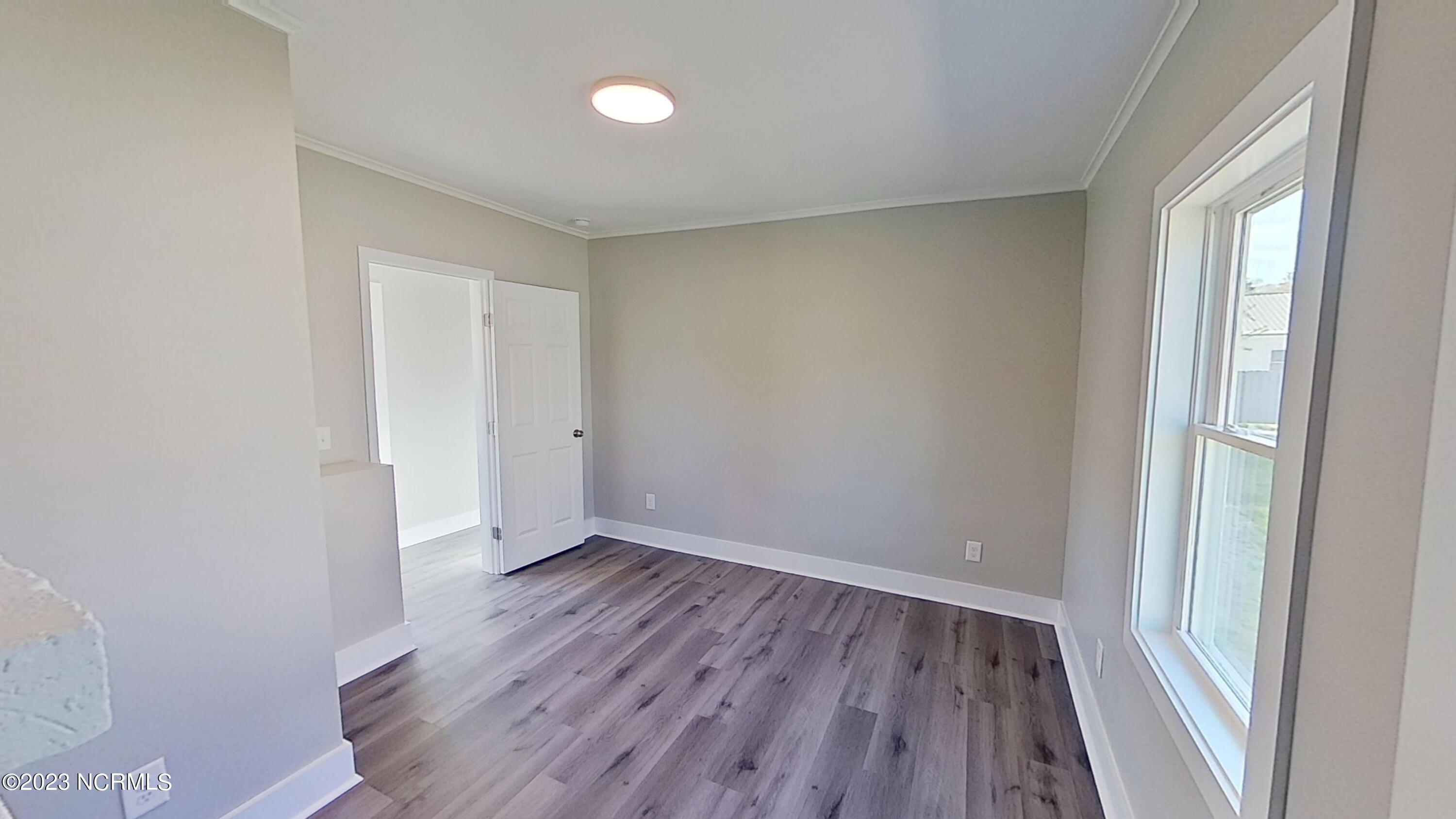 100521220 | Photo 12