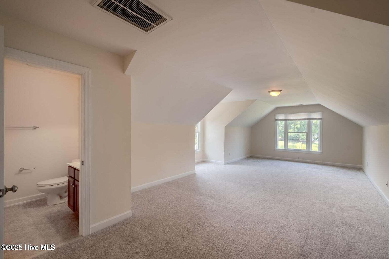 100538415 | Photo 16