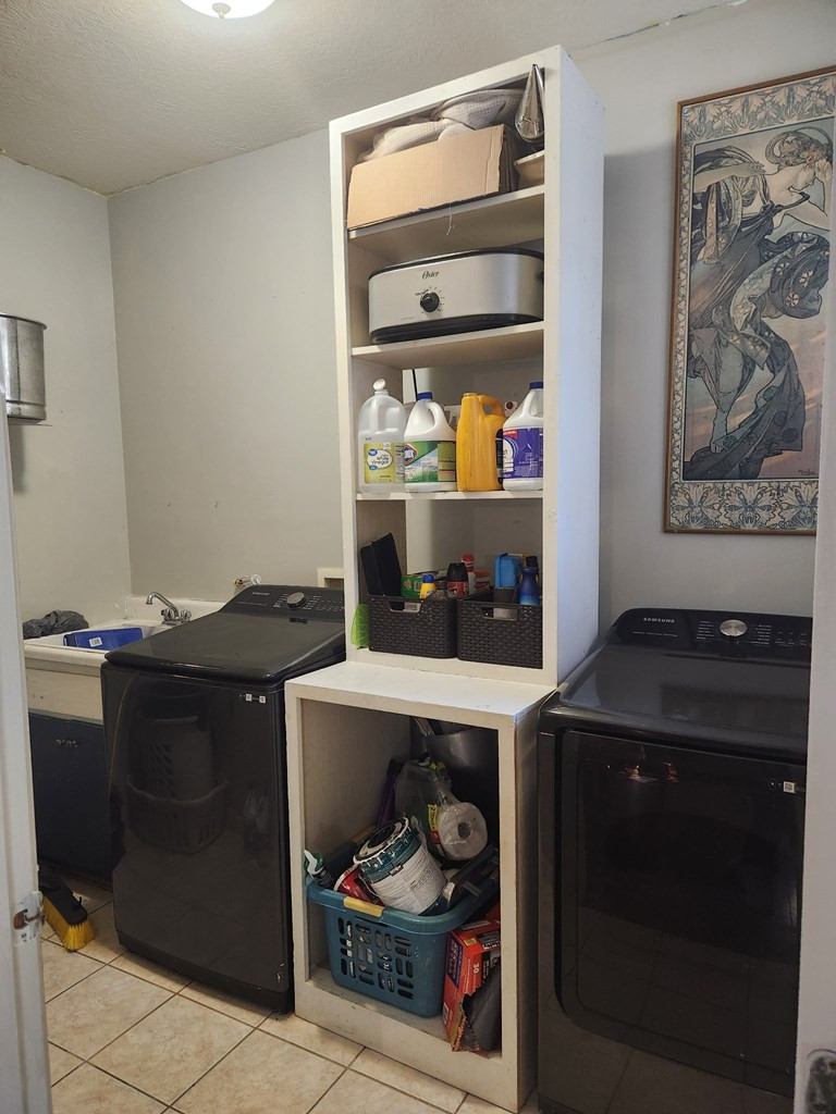 Laundry Room w/Utility Sink