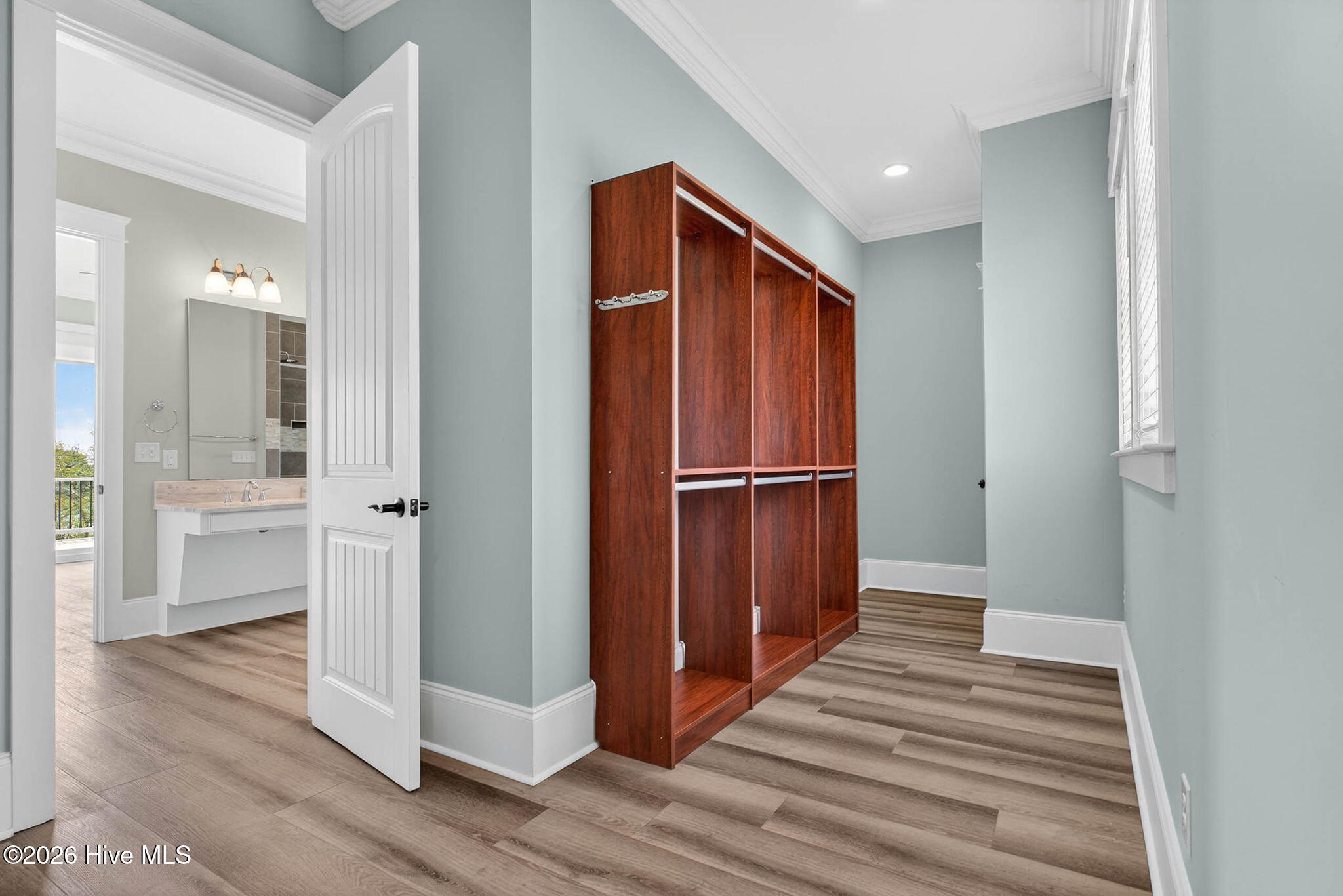 100563982 | Photo 33