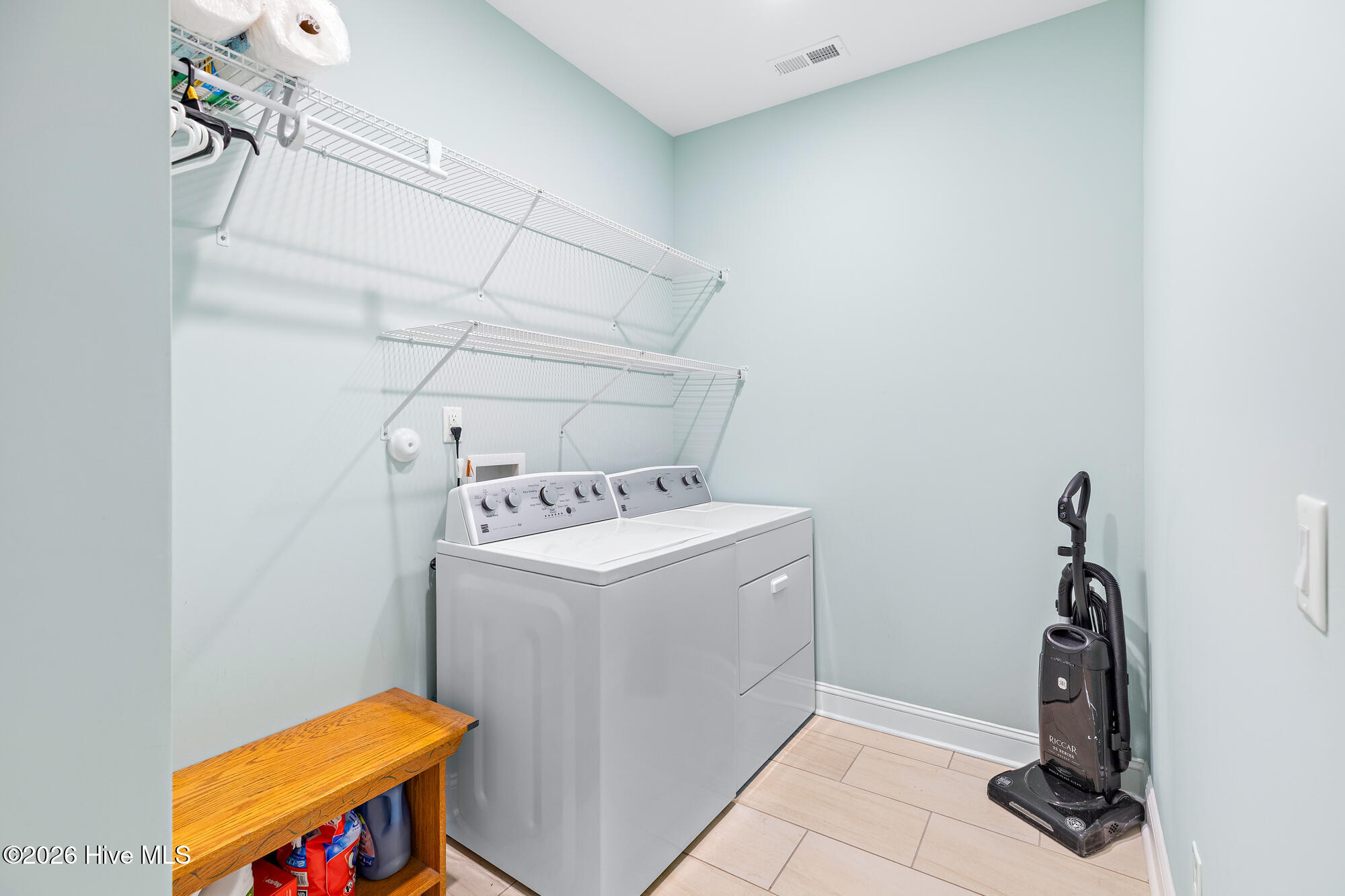 100567738 | Photo 23